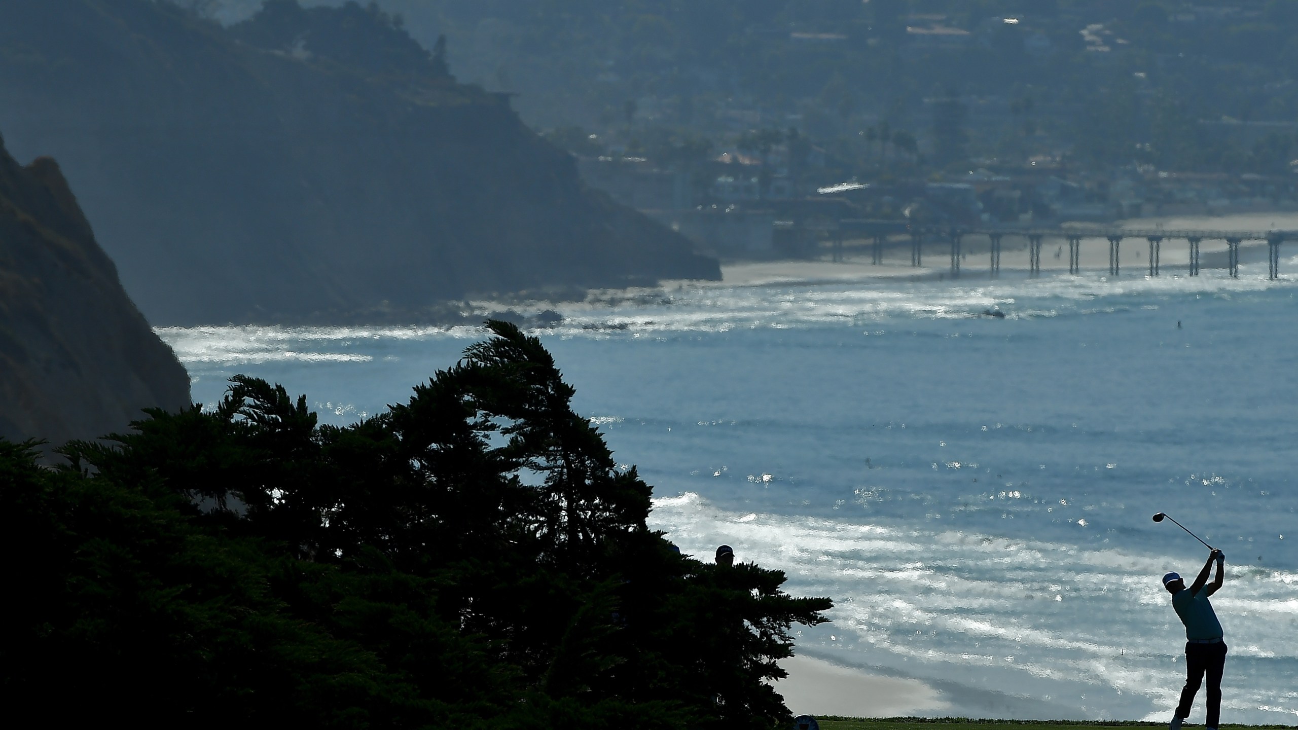 Tyler Torano plays his shot from the 16th tee, with Ellen Browning Scripps Memorial Pier in the background, during the first round of the Farmers Insurance Open at Torrey Pines North on Jan. 25, 2018, in San Diego. (Credit: Donald Miralle / Getty Images)