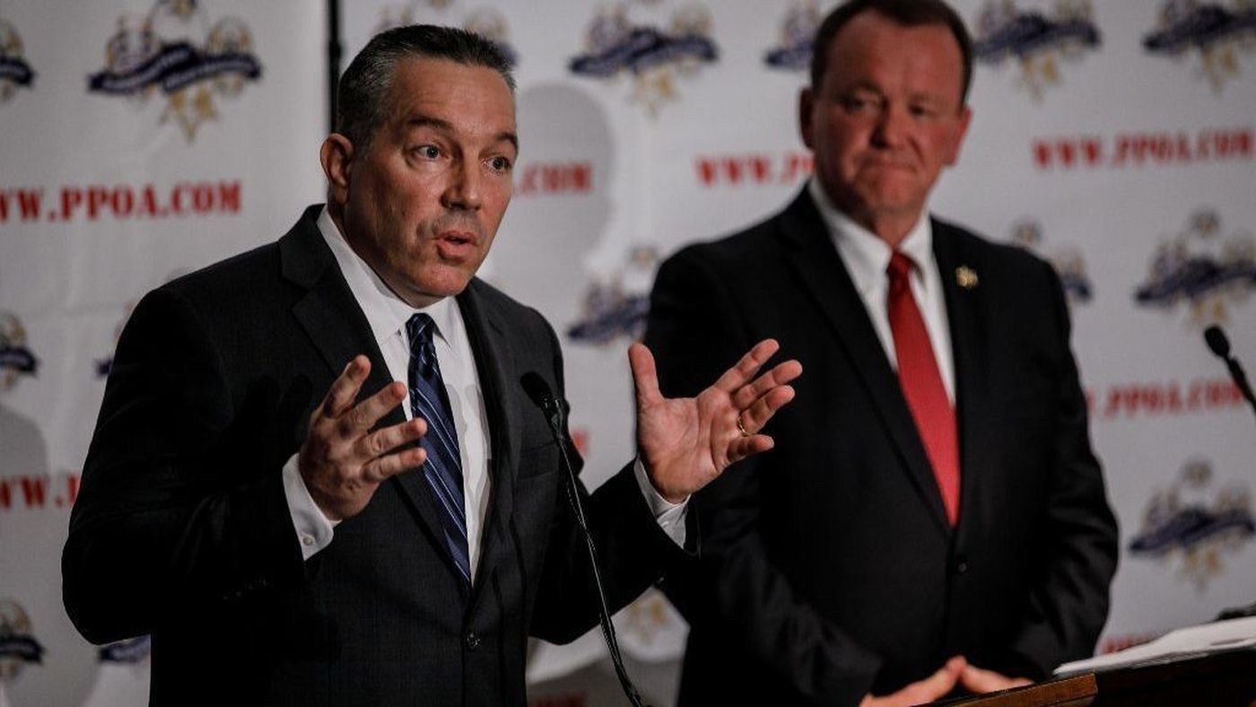 Retired sheriff's Lt. Alex Villanueva, left, debates Sheriff Jim McDonnell on July 23, 2018. (Credit: Marcus Yam / Los Angeles Times)