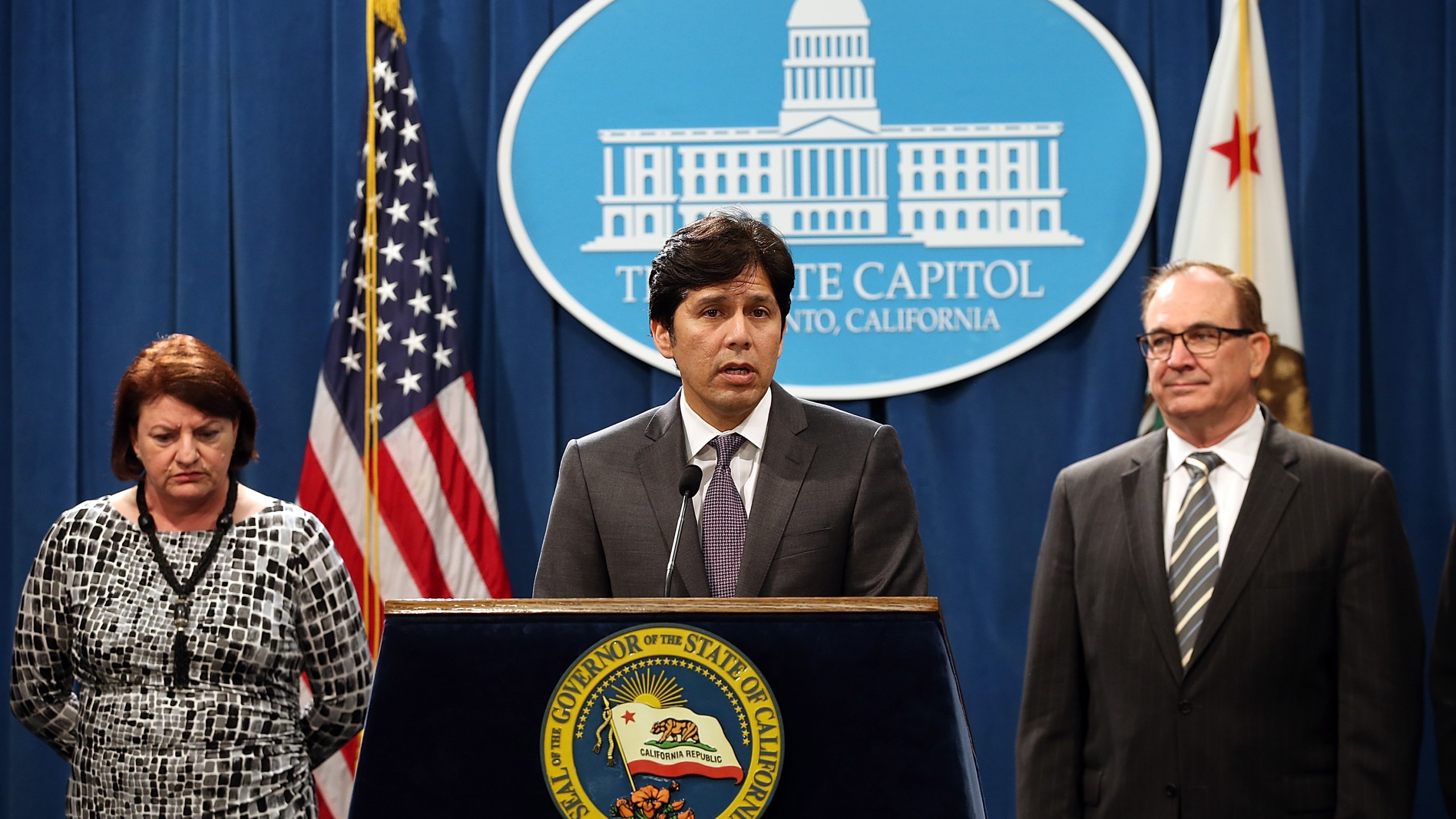 Kevin de Leon, center, speaks as Toni Atkins, left, and Bob Huff look on during a news conference on March 19, 2015 in Sacramento. (Credit: Justin Sullivan/Getty Images)