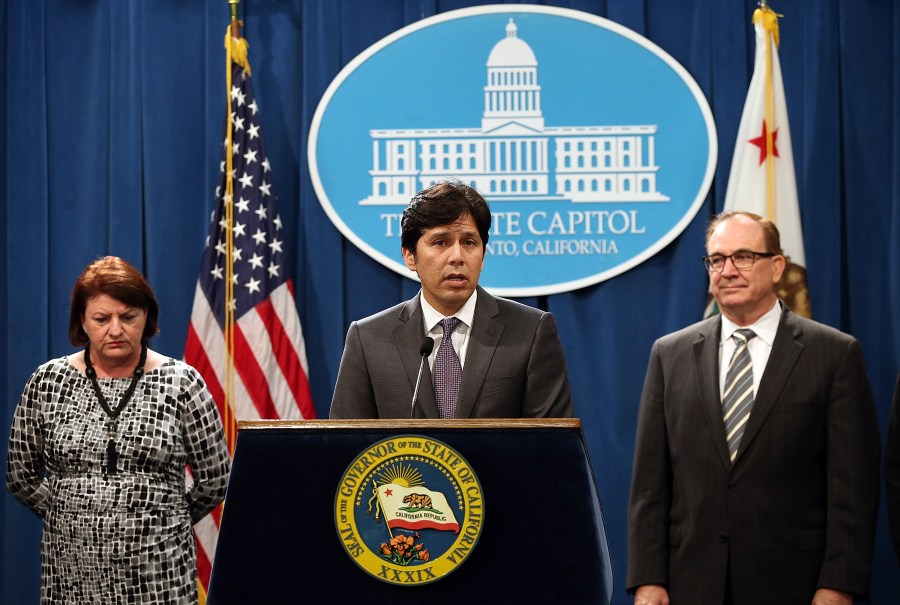 Kevin de Leon, center, speaks as Toni Atkins, left, and Bob Huff look on during a news conference on March 19, 2015 in Sacramento. (Credit: Justin Sullivan/Getty Images)