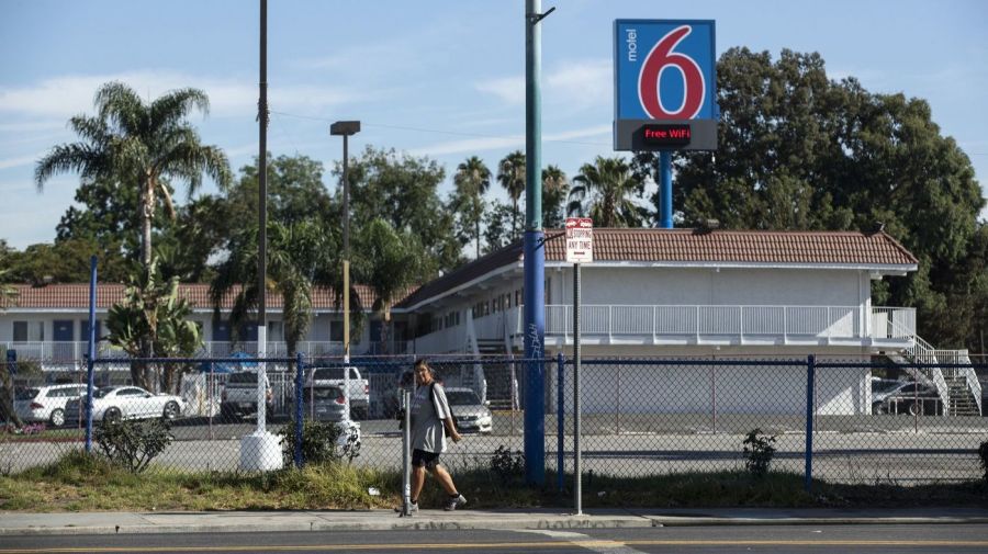 An undated photo shows a motel in North Hills that a developer sought to convert into homeless housing, but the plan fell through. (Credit: Brian van der Brug / Los Angeles Times)