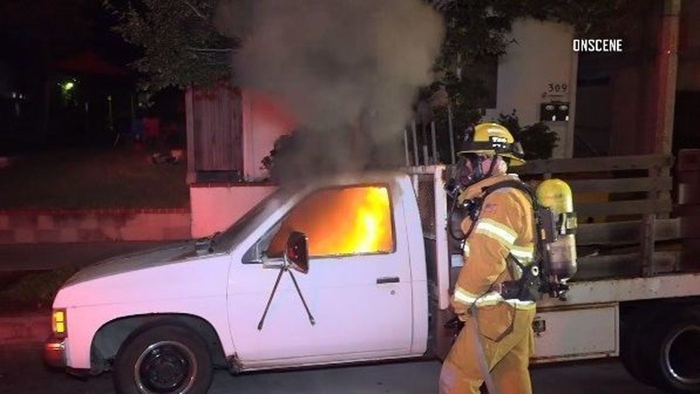 Firefighters respond to a vehicle fire in Huntington Beach on Oct. 1, 2018. (Credit: OnScene.TV)