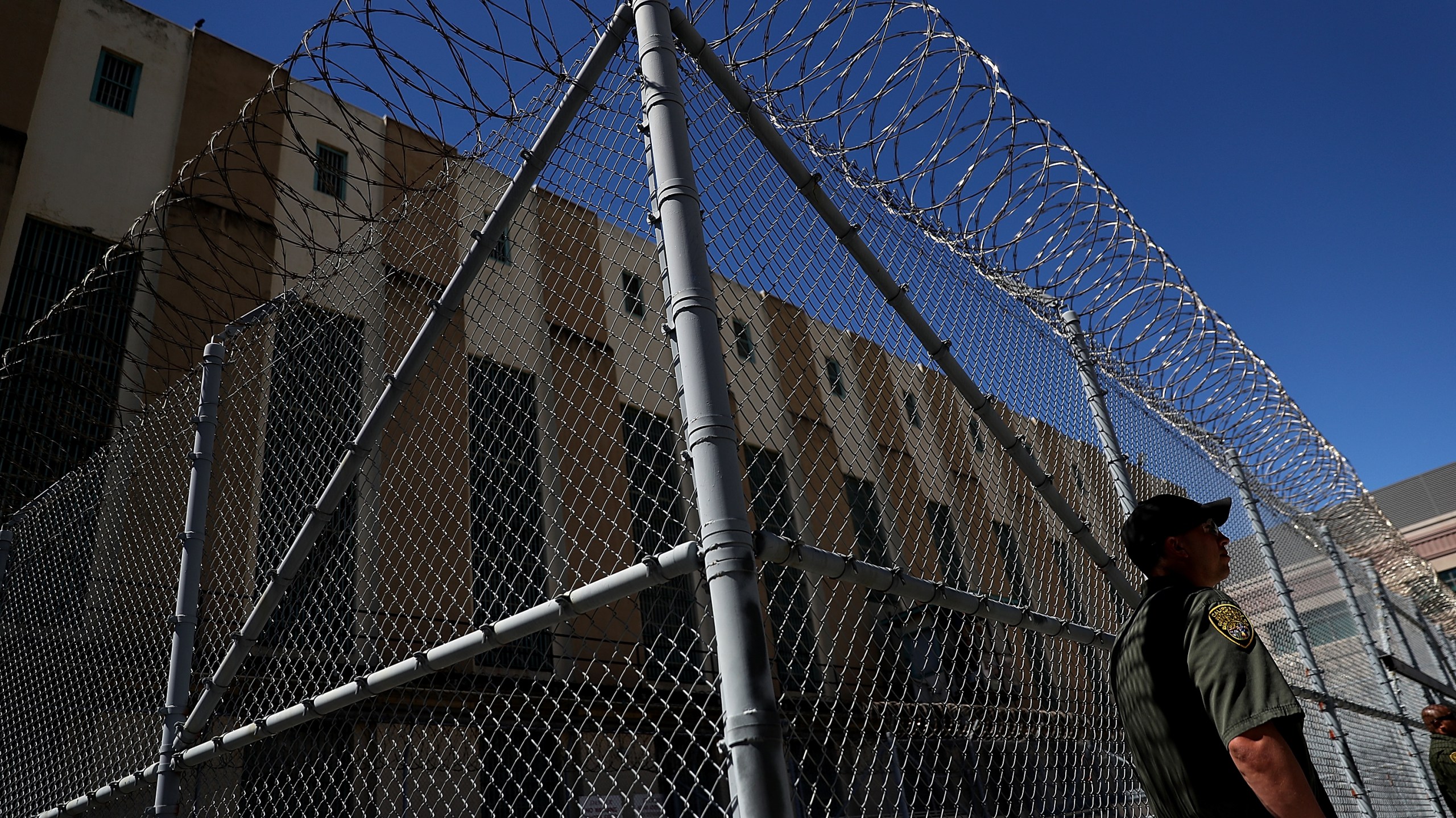 An armed California Department of Corrections and Rehabilitation officer stands guard at San Quentin State Prison's death row on Aug. 15, 2016. (Justin Sullivan / Getty Images)