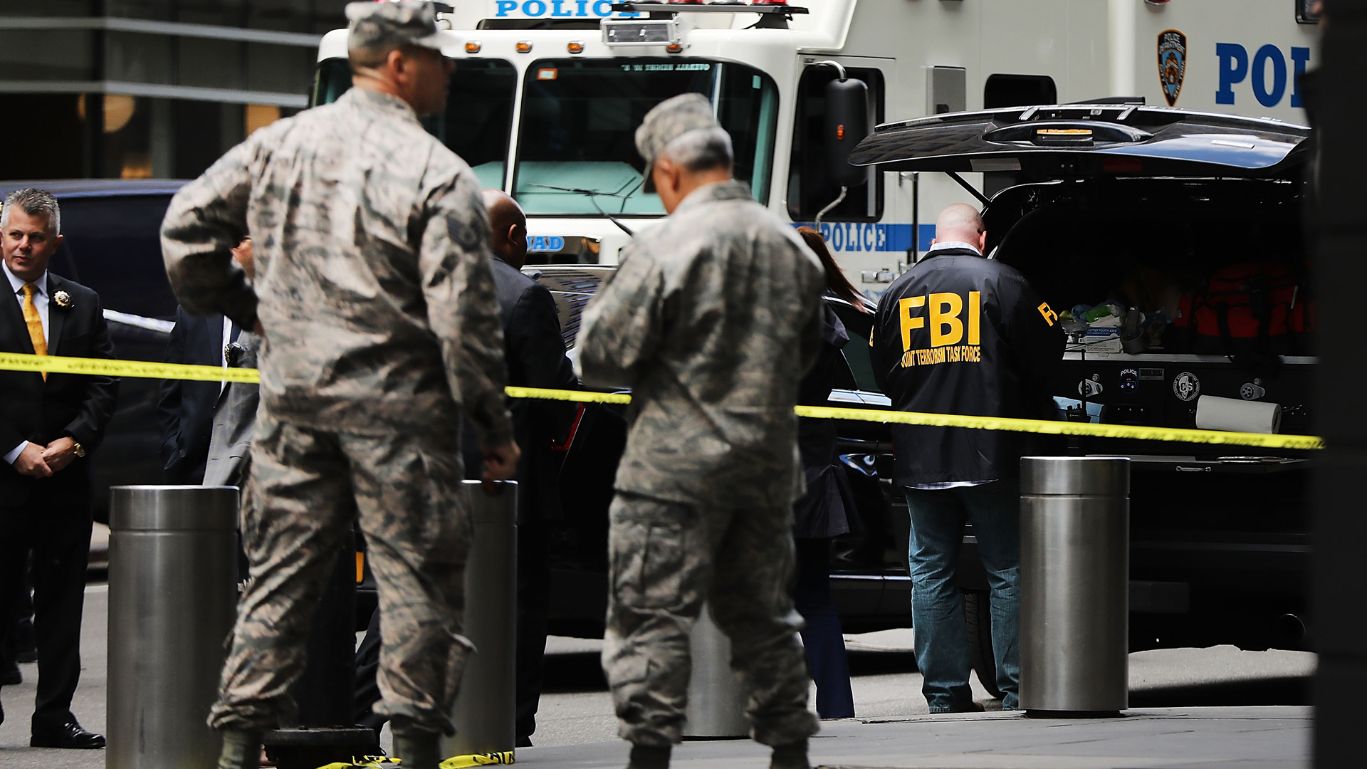 Police, FBI and other emergency workers gather outside the Time Warner Center after an explosive device was found there on Oct. 24, 2018 in New York City. (Credit: Spencer Platt/Getty Images)