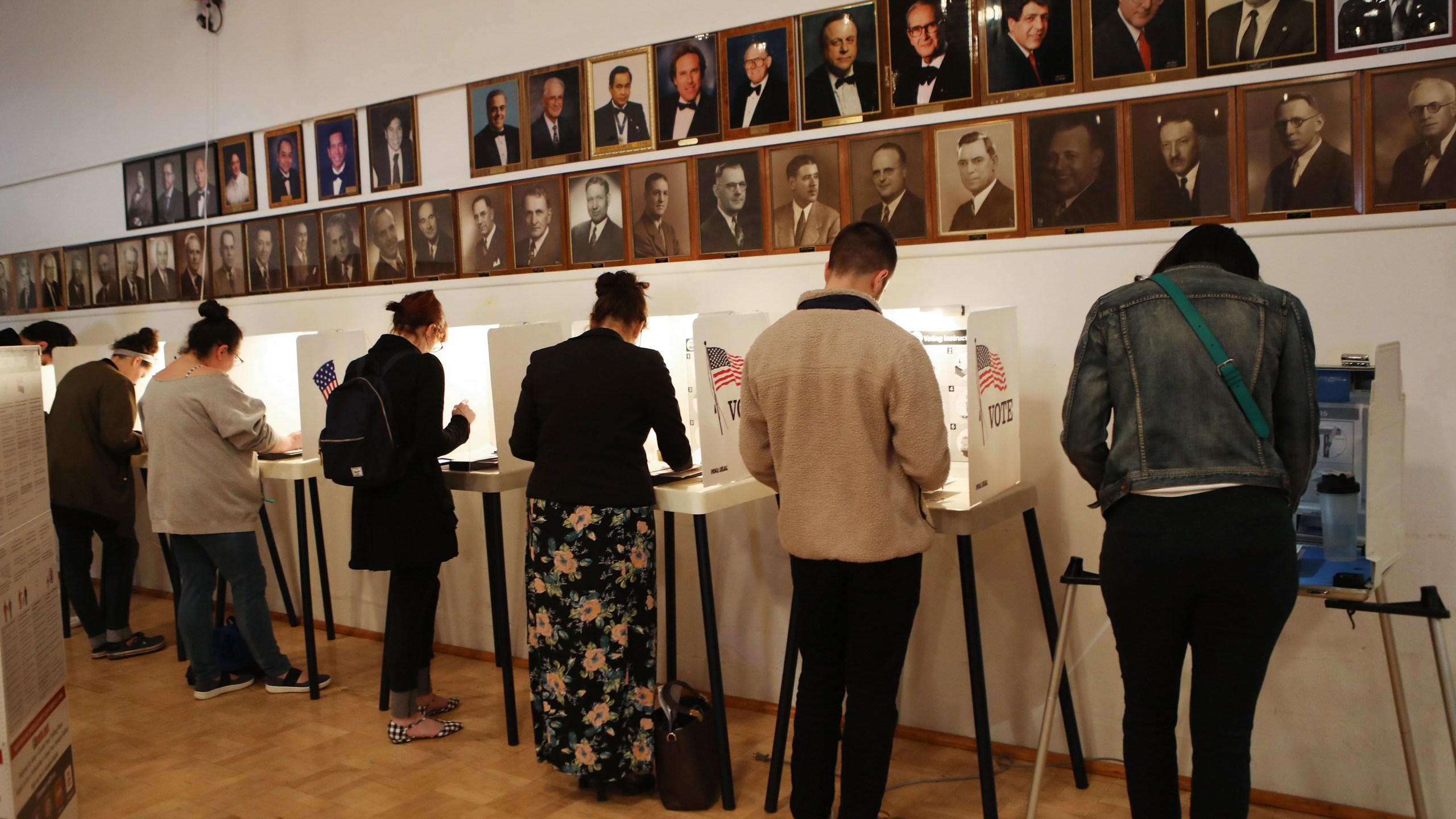 Voters prepare their ballots in the midterm elections at a polling place at a Masonic Lodge on Nov. 6, 2018, in Los Angeles. (Credit: Mario Tama/Getty Images)