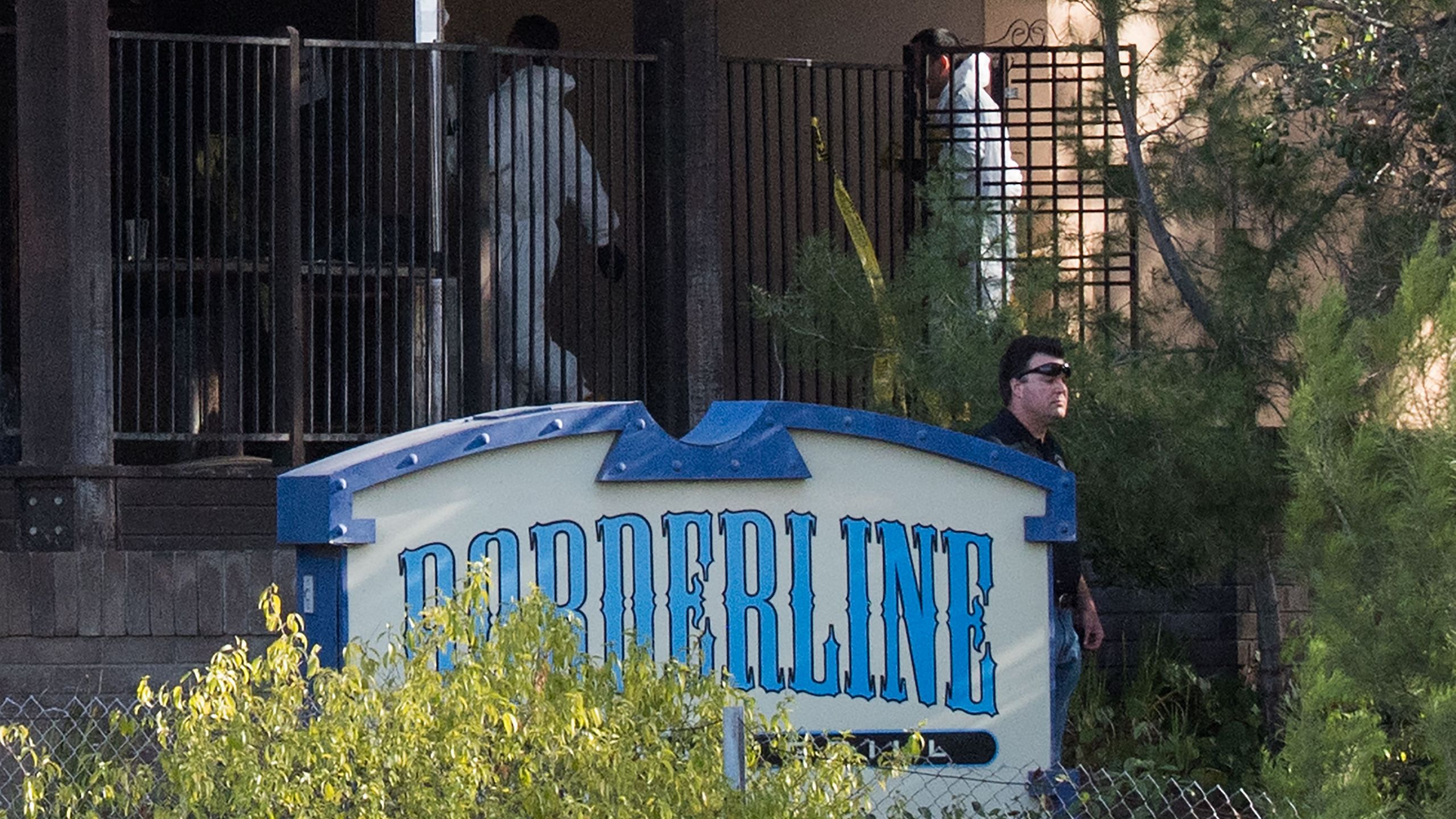 Investigators work at the scene of a mass shooting at the Borderline Bar & Grill in Thousand Oaks, on Nov. 8, 2018. (Credit: Robyn Beck/AFP/Getty Images)