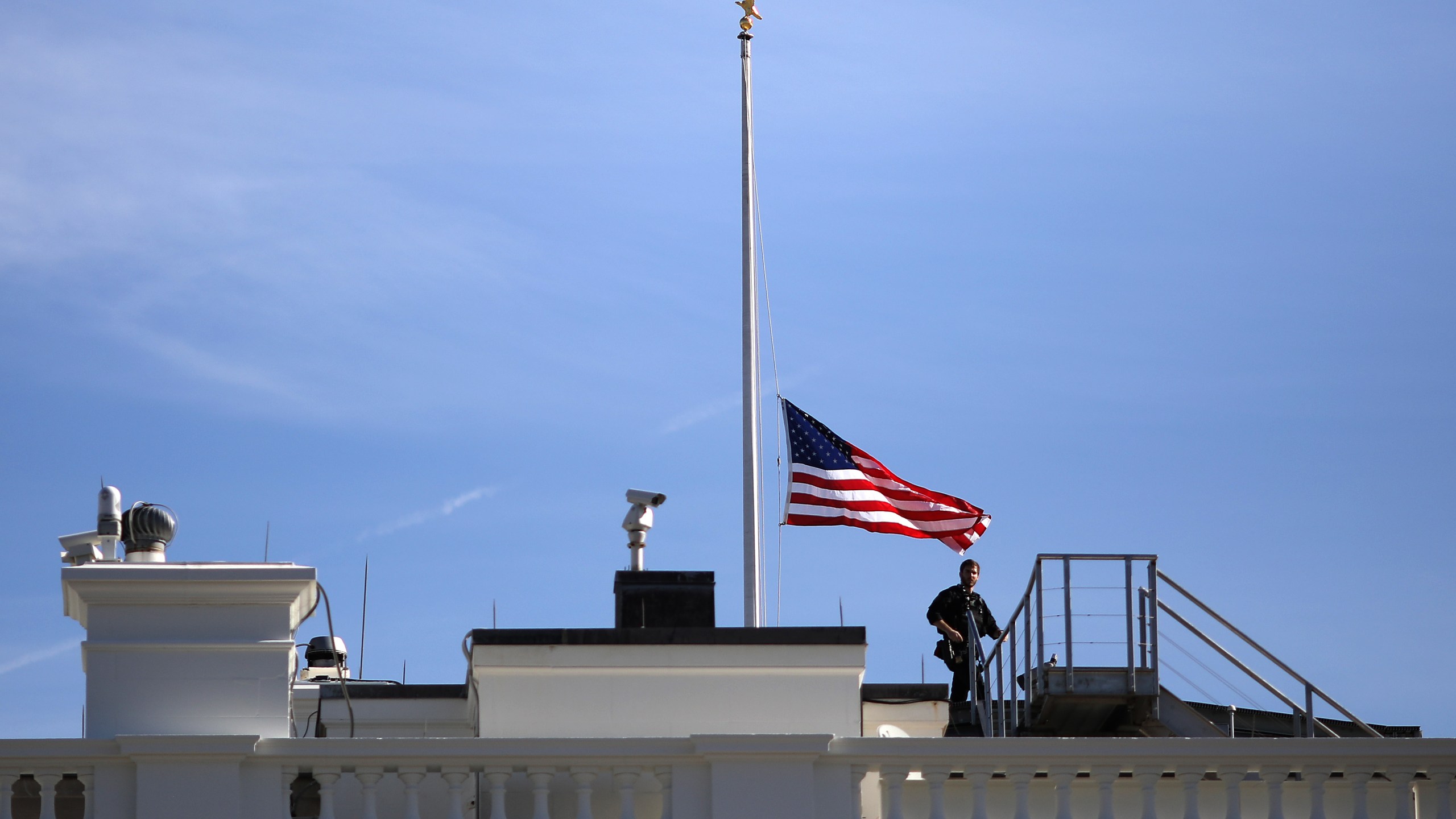 The American flag over the White House flies at half staff following the shooting in Thousand Oaks late Wednesday evening on November 08, 2018 in Washington, DC. (Credit: Win McNamee/Getty Images)