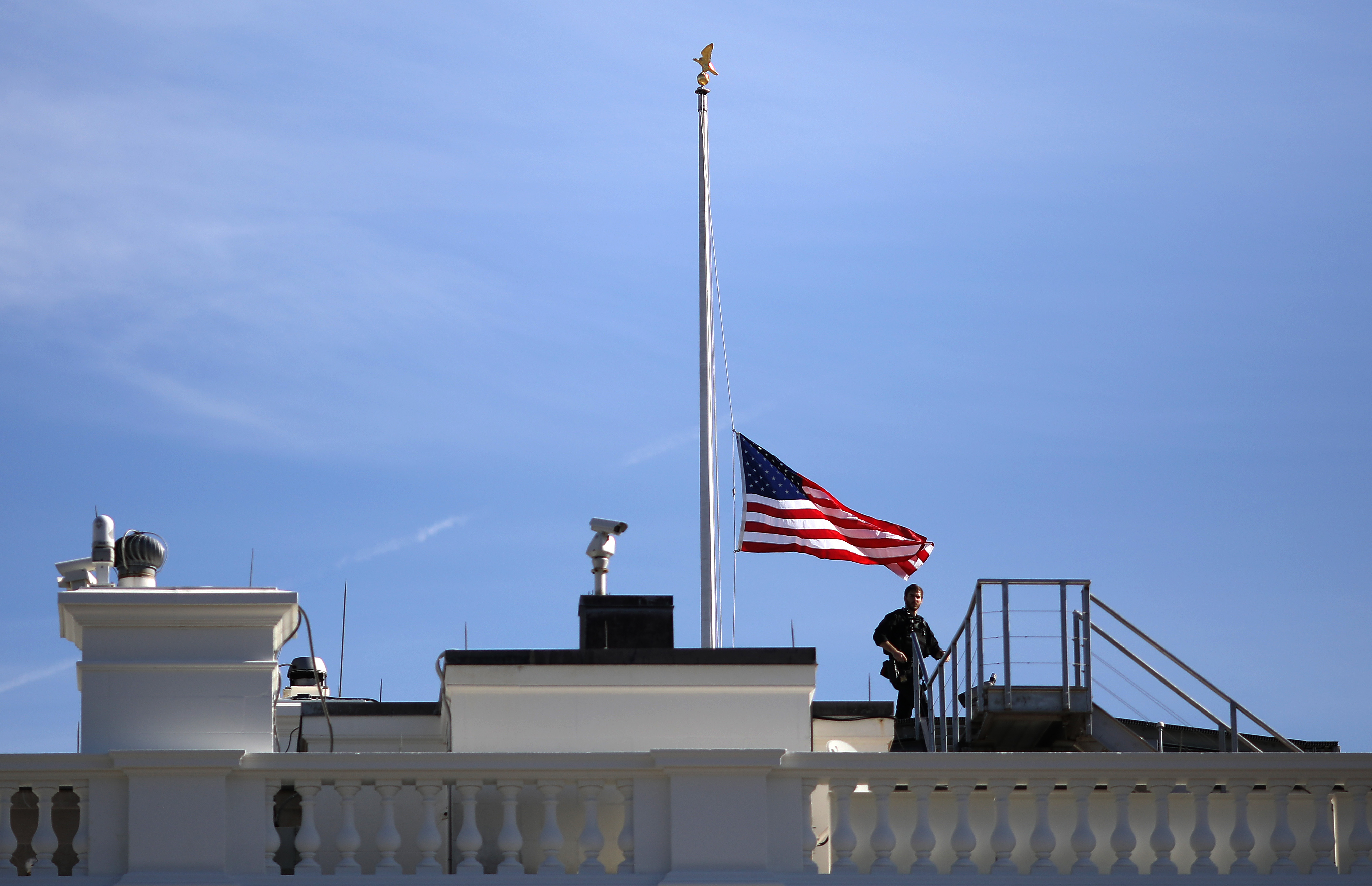 The American flag over the White House flies at half staff following the shooting in Thousand Oaks late Wednesday evening on November 08, 2018 in Washington, DC. (Credit: Win McNamee/Getty Images)