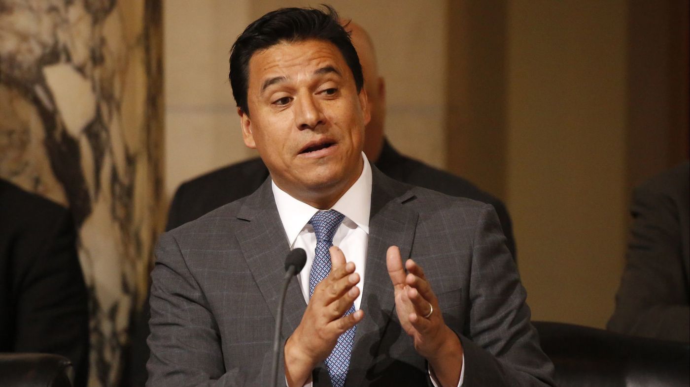 Los Angeles City Councilman José Luis Huizar speaks at Los Angeles City Hall on April 17, 2018. (Credit: Al Seib / Los Angeles Times)