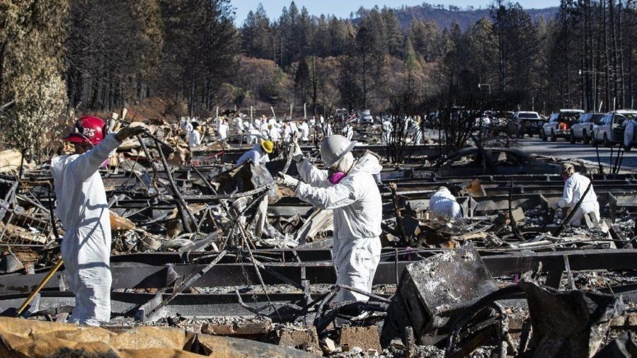 Recovery teams search for human remains Nov. 25, 2018 at Ridgewood Mobile Home Park in Paradise, Calif. (Credit: Gina Ferazzi/ Los AngelesTimes)