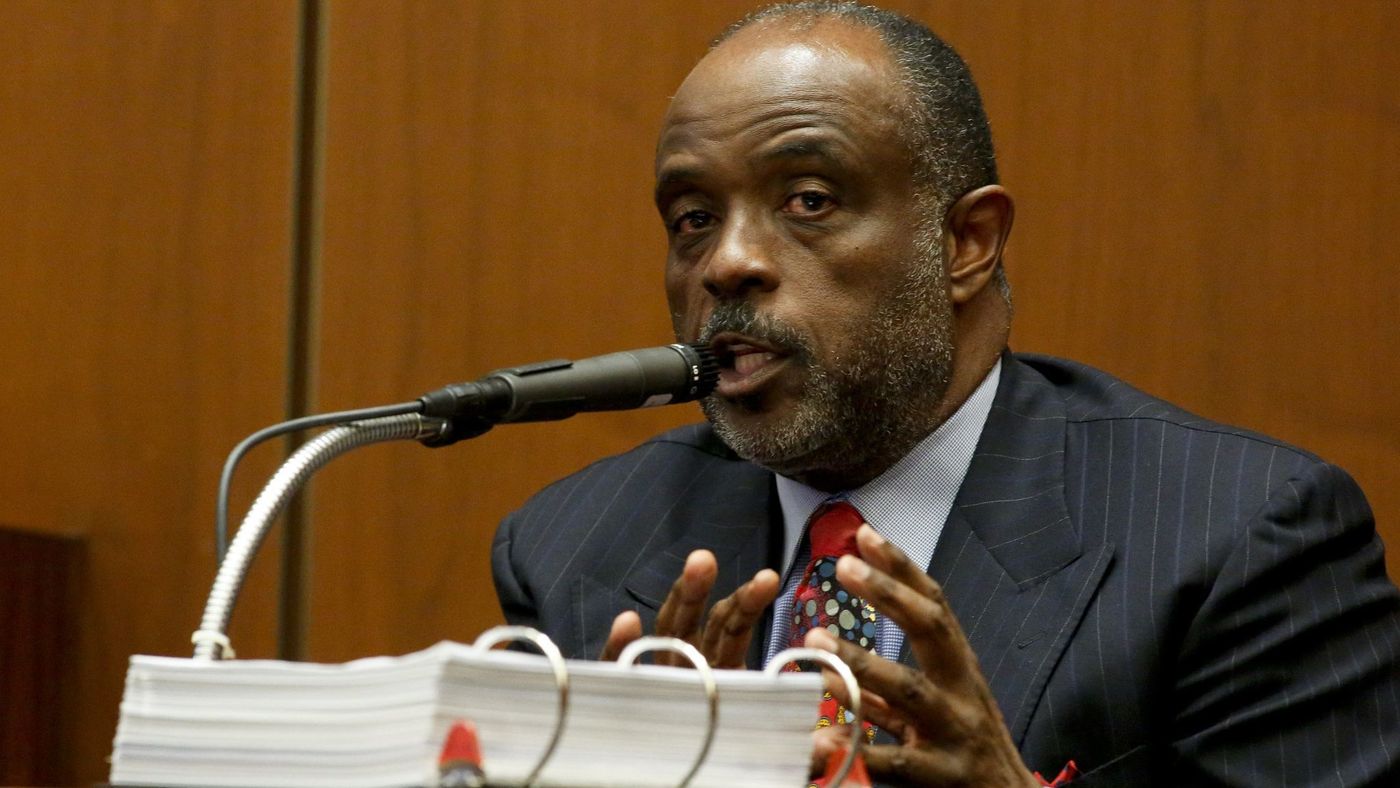 Roderick Wright is seen on the stand in his own defense during his trial in July 2014. (Credit: Anne Cusack / Los Angeles Times)