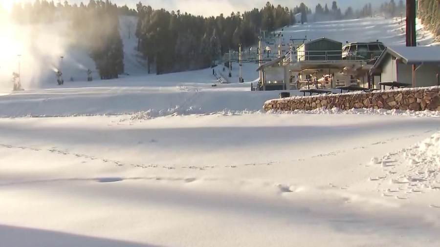 Fresh snow coats the slopes at Snow Summit on Nov. 30, 2018. (Credit: KTLA)