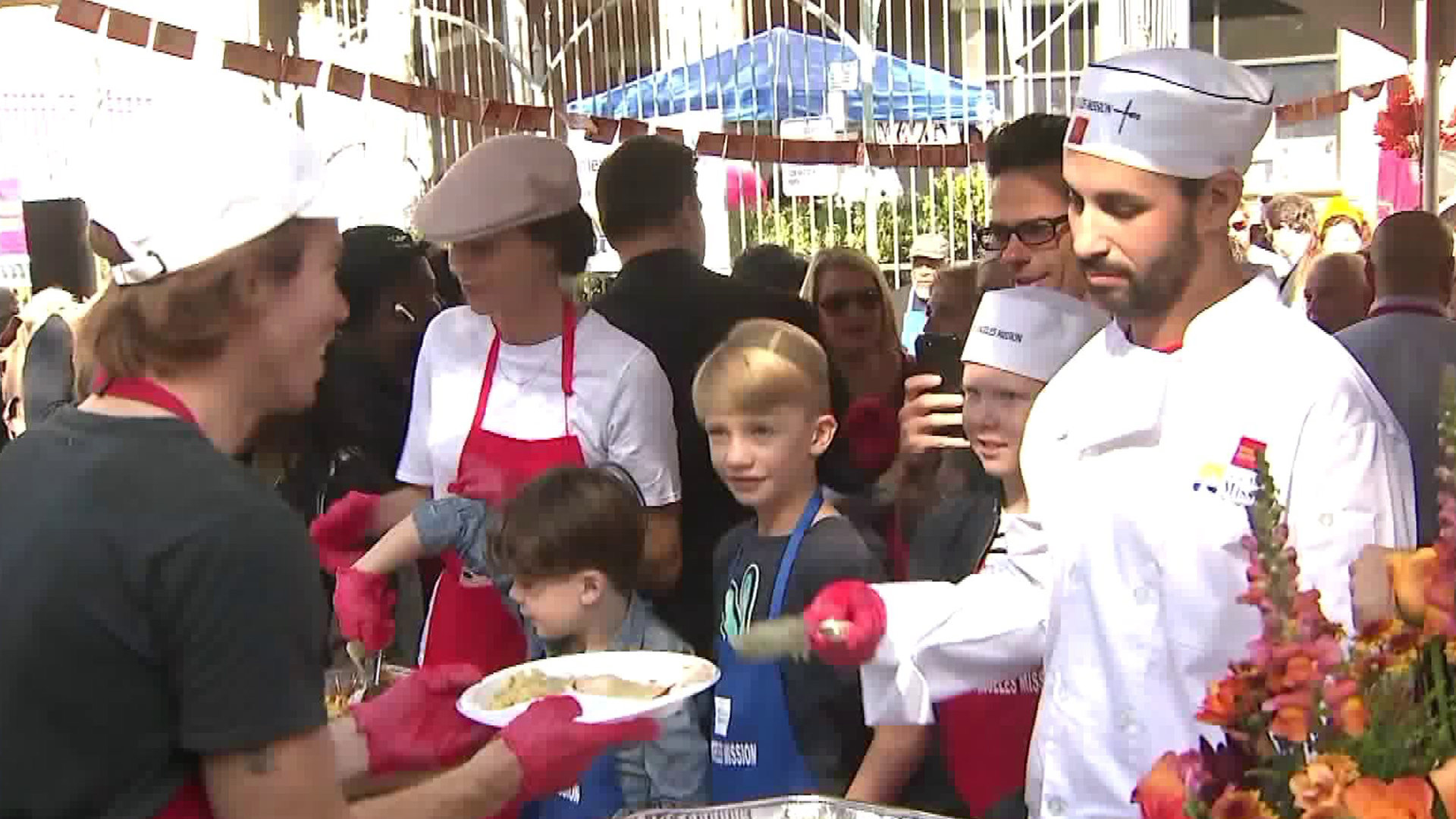 Volunteers serve Thanksgiving meals with L.A. Mission in downtown Los Angeles on Nov. 21, 2018. (Credit: KTLA)