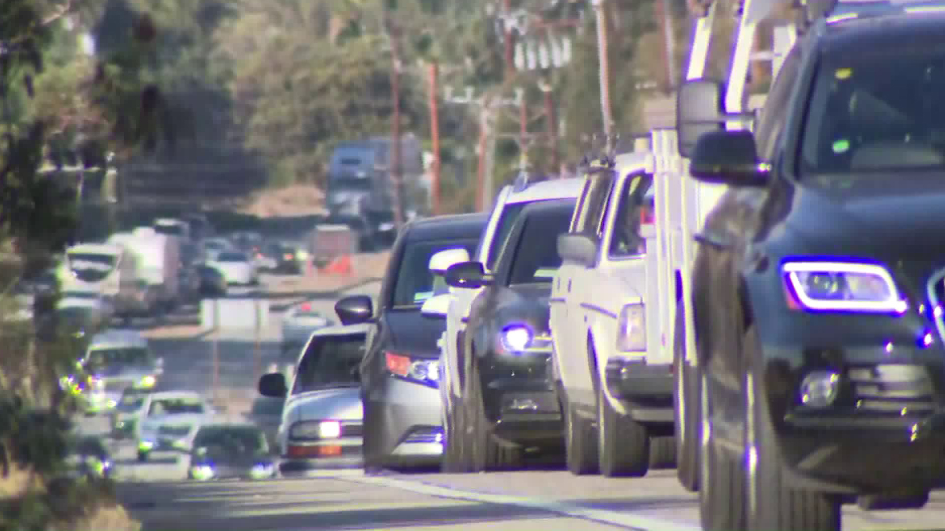 Traffic was jammed on Pacific Coast Highway in Malibu as people fled the Woolsey Fire on Nov. 9, 2018. (Credit: KTLA)