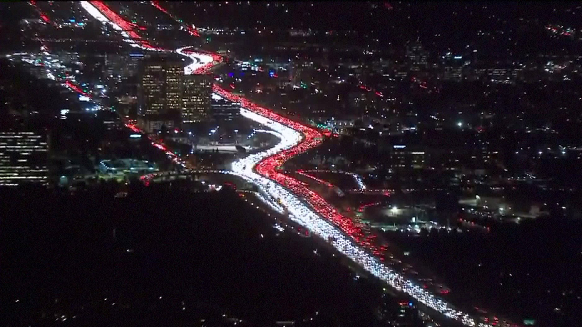 Traffic was backed up for miles on a Los Angeles freeway two days before Thanksgiving 2017. (Credit: KTLA)