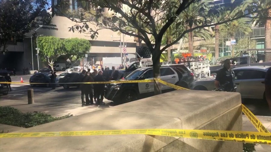 Police investigate an in-custody death in downtown Los Angeles on Dec. 19, 2018. (Credit: KTLA)