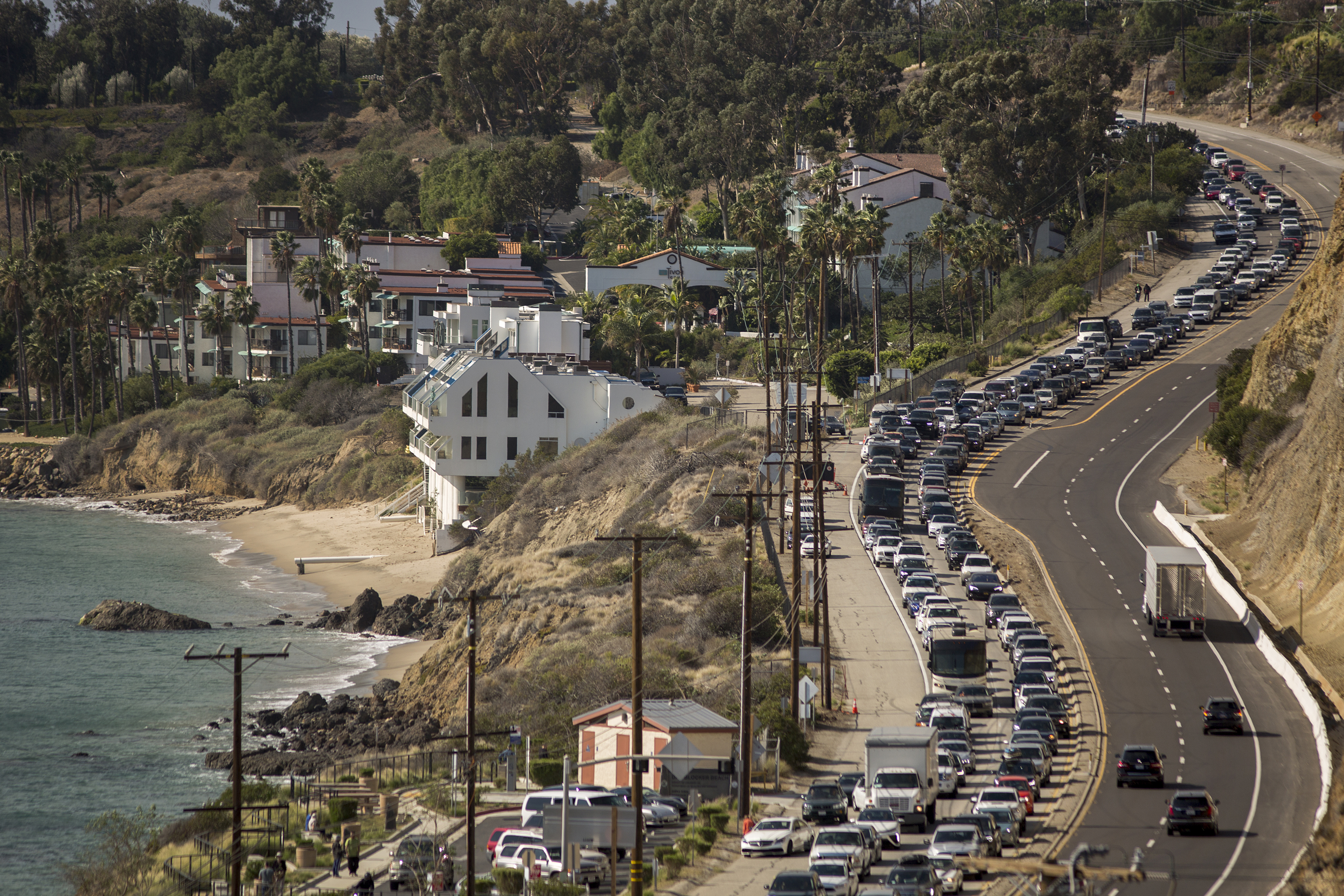 Traffic jams the southbound lanes of Pacific Coast Highway as all of the city of Malibu is evacuated to flee advancing flames during the Woolsey Fire on Nov. 9, 2018. (David McNew / Getty Images)