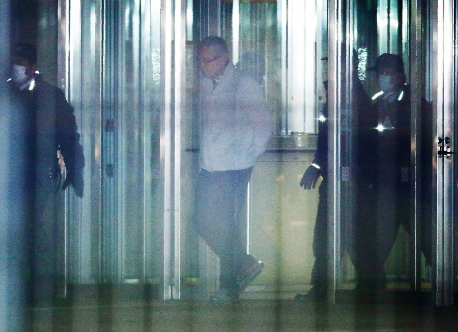 Greg Kelly (center) walks out of the Tokyo Detention House in Tokyo on Dec. 25, 2018. (Credit: Jiji Press/AFP/Getty Images)