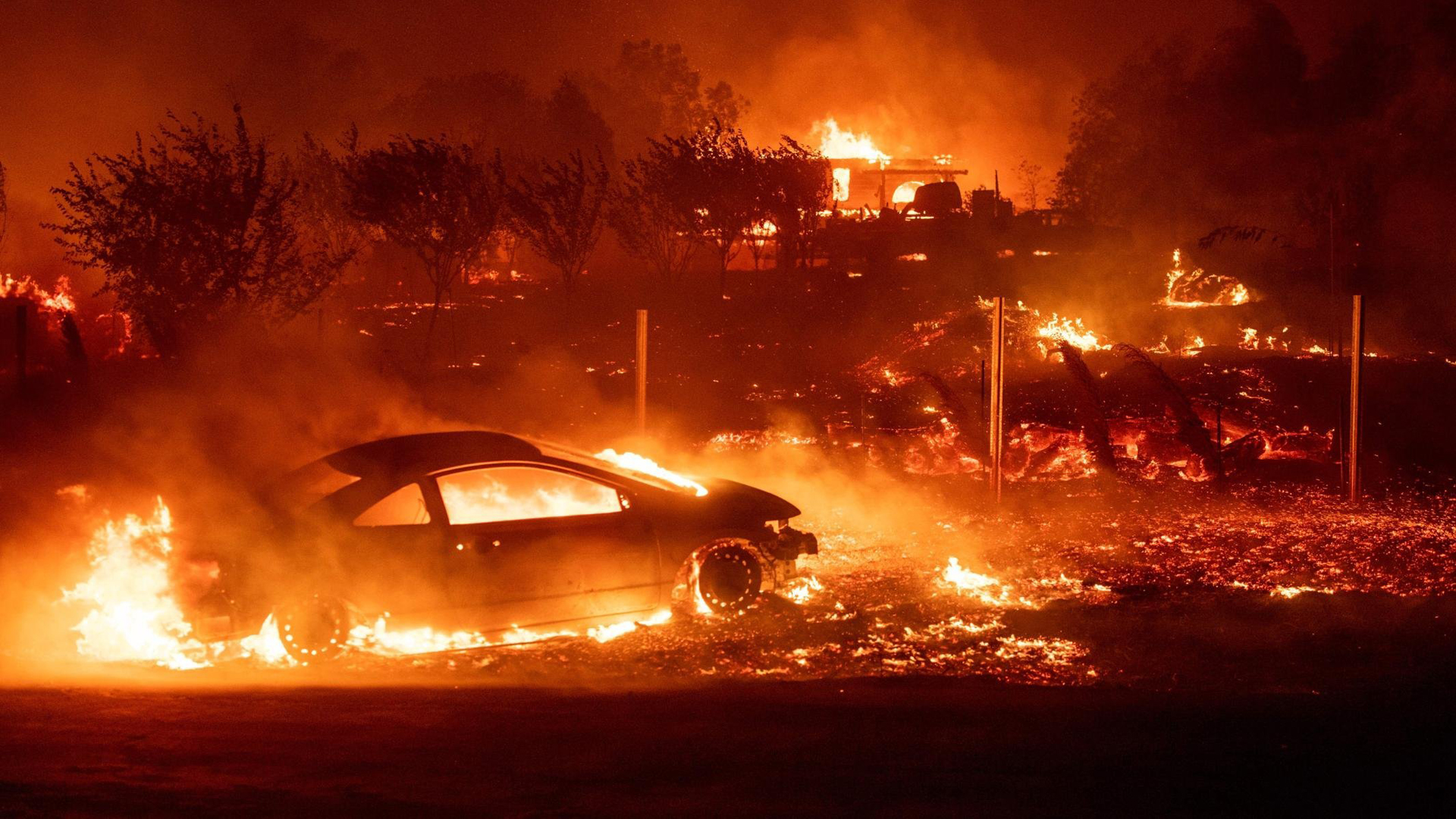 Vehicles and homes burn as the Camp Fire tears through Paradise, California on November 8, 2018. (Credit: Josh Edelson/Getty Images