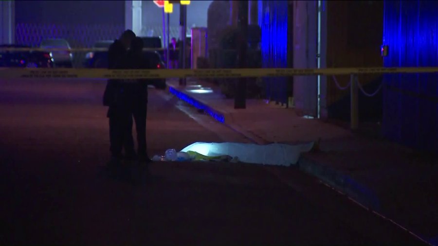 Authorities investigate the scene of a fatal shooting in Huntington Park on Dec. 7, 2018. (Credit: KTLA)