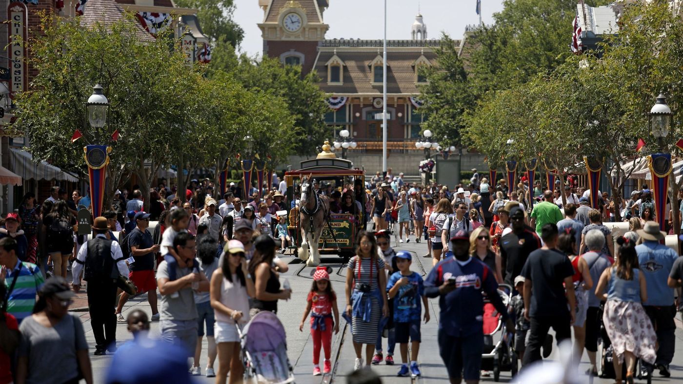 Guests are seen walking along Main Street in Disneyland in 2017. (Credit: Gary Coronado / Los Angeles Times)