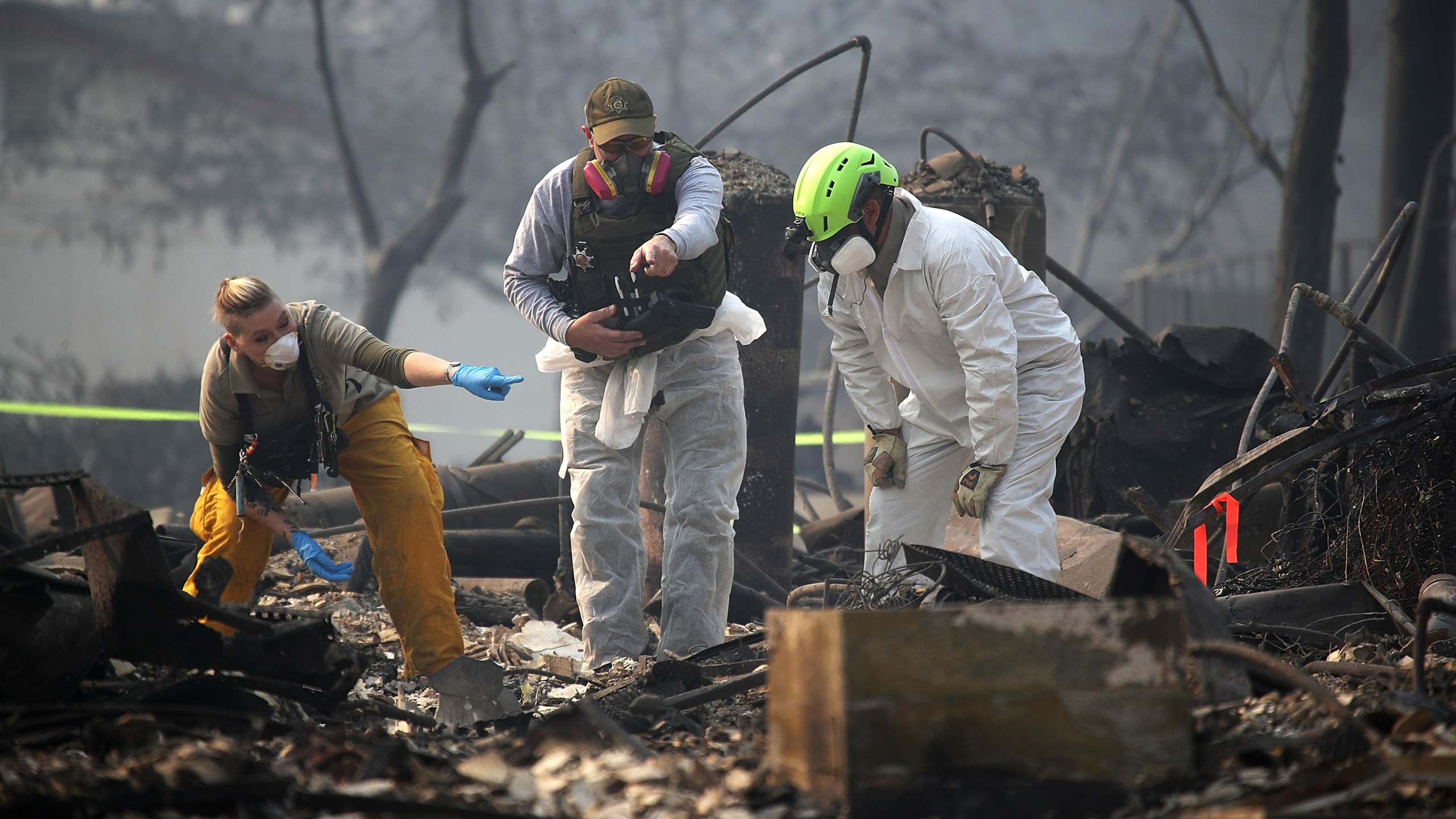 Rescue workers search an area where they discovered suspected human remains in a home in Paradise destroyed by the Camp Fire on Nov. 16, 2018. (Credit: Justin Sullivan / Getty Images)