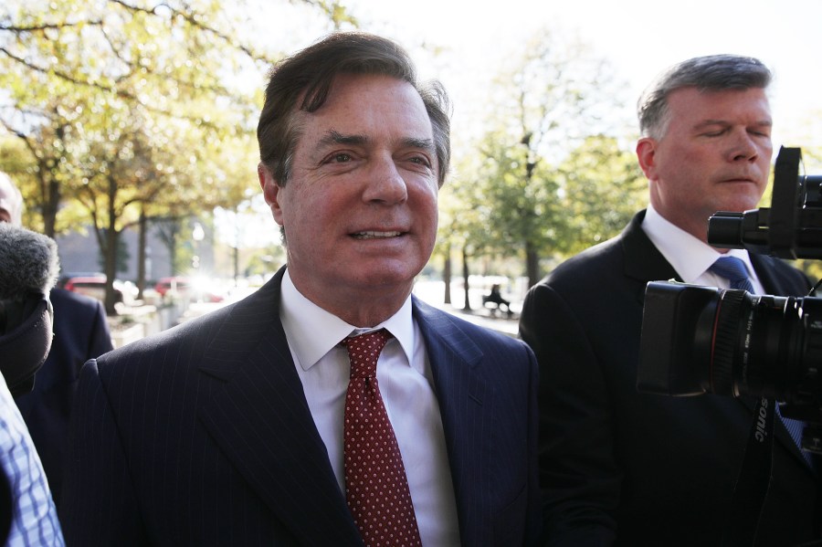 Former Trump campaign chairman Paul Manafort (L) arrives at a federal courthouse with his attorney Kevin Downing (R) November 2, 2017 in Washington, DC. (Credit: Alex Wong/Getty Images)