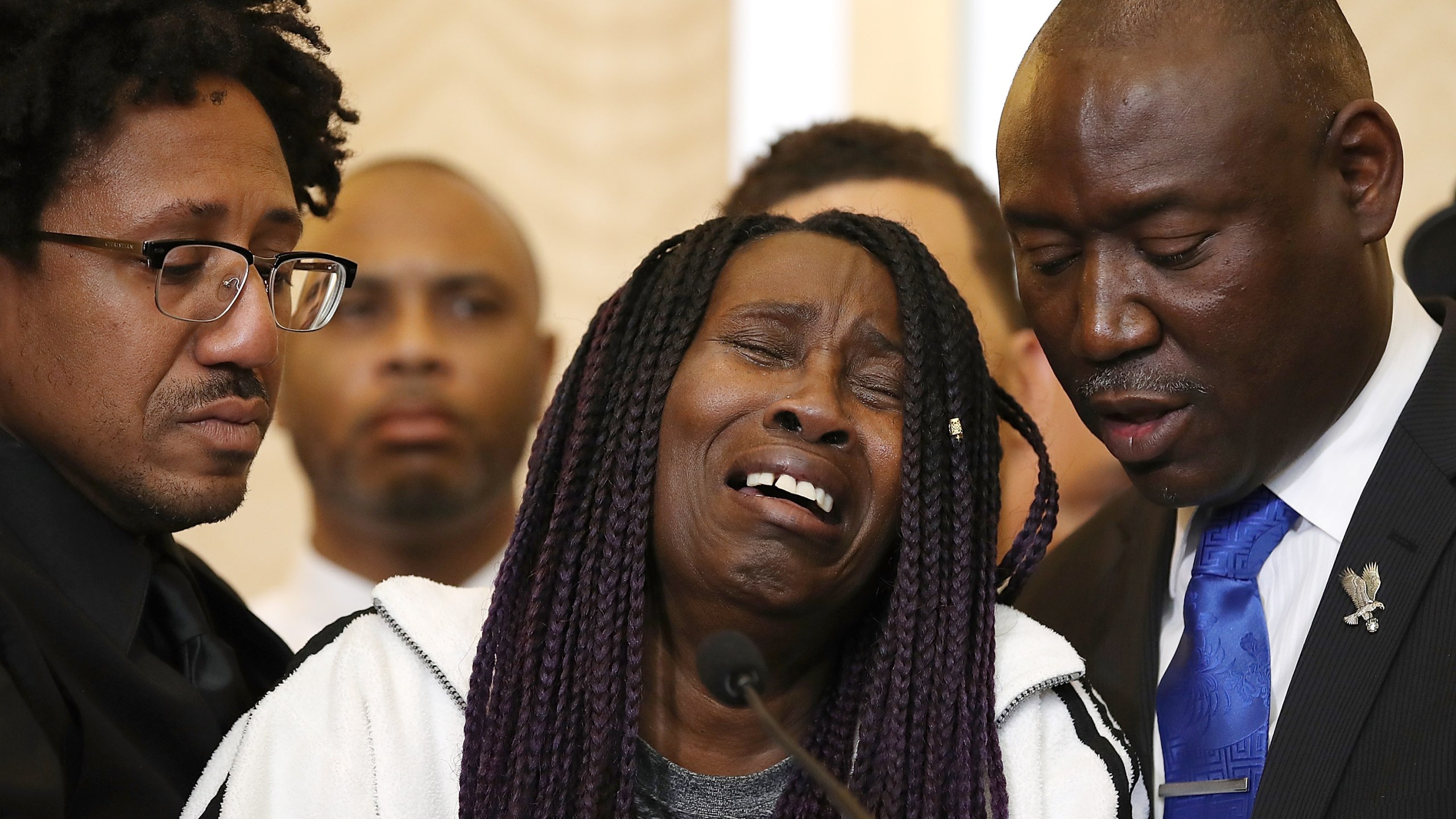 Sequita Thompson, center, the grandmother of Stephon Clark, cries as she speaks during a news conference with civil rights attorney Ben Crump, right, on March 26, 2018, in Sacramento. (Credit: Justin Sullivan / Getty Images)