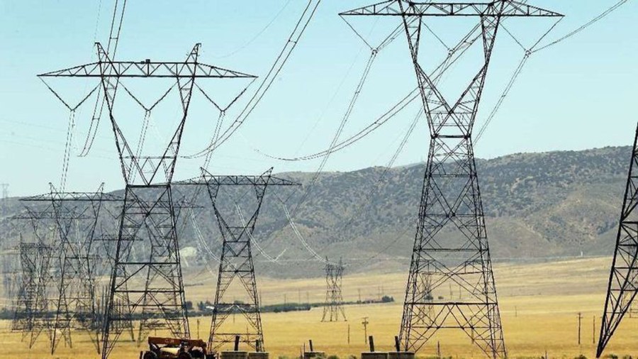 Power lines in the Antelope Valley. The electric power pricing structure will change soon for many Californians. (Credit: Al Seib / Los Angeles Times)