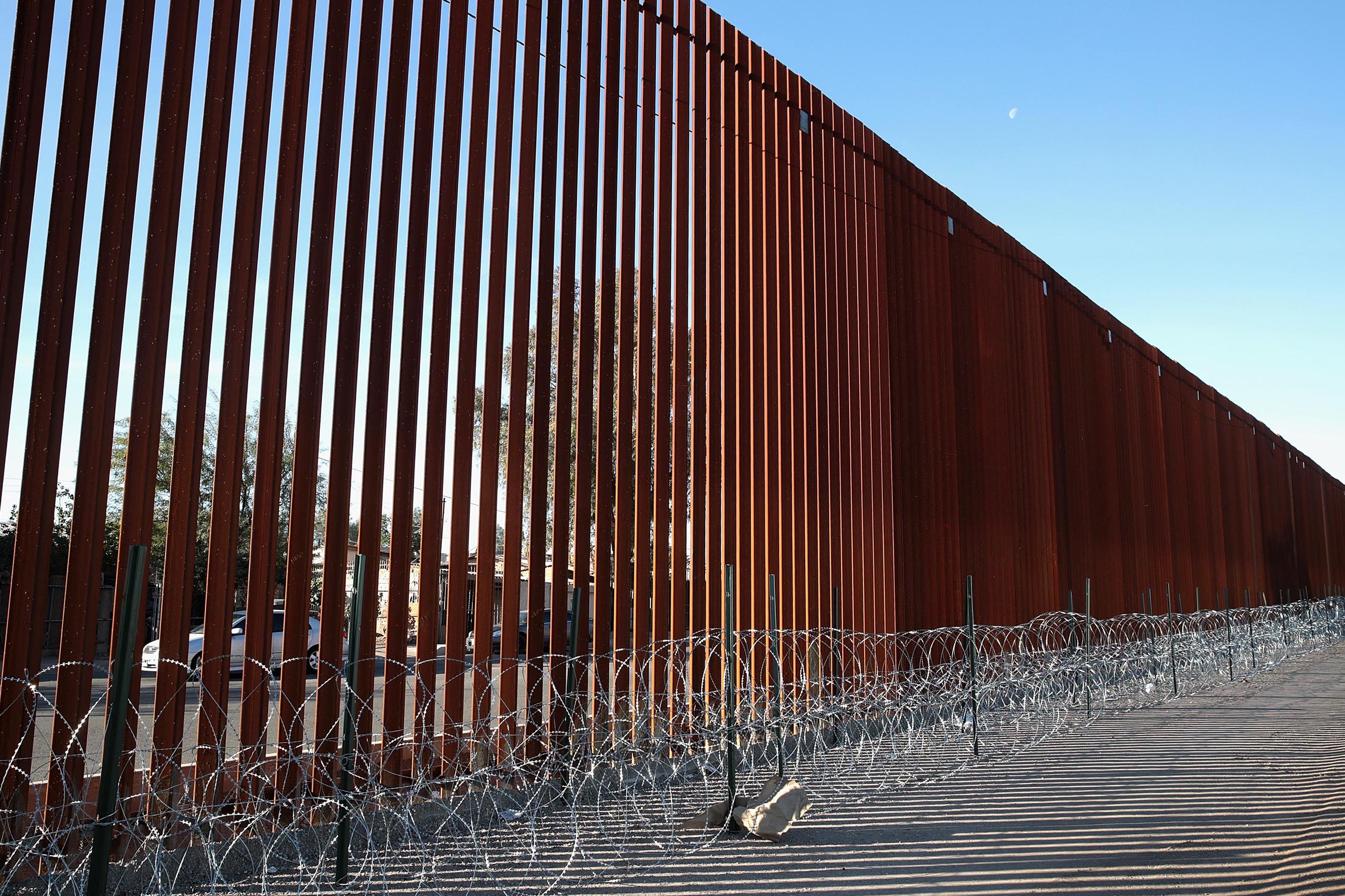 A steel and wire barrier runs along the border of the U.S. and Mexico on Jan. 26, 2019 in Calexico. (Credit: Scott Olson/Getty Images)