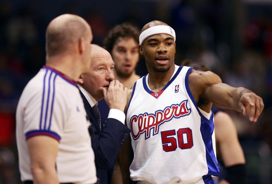 Head Coach Mike Dunleavy of the Los Angeles Clippers speaks to Corey Maggette #50 against the Memphis Grizzlies during the second quarter at the Staples Center on January 20, 2007 in Los Angeles, California. (Credit: Harry How/Getty Images)