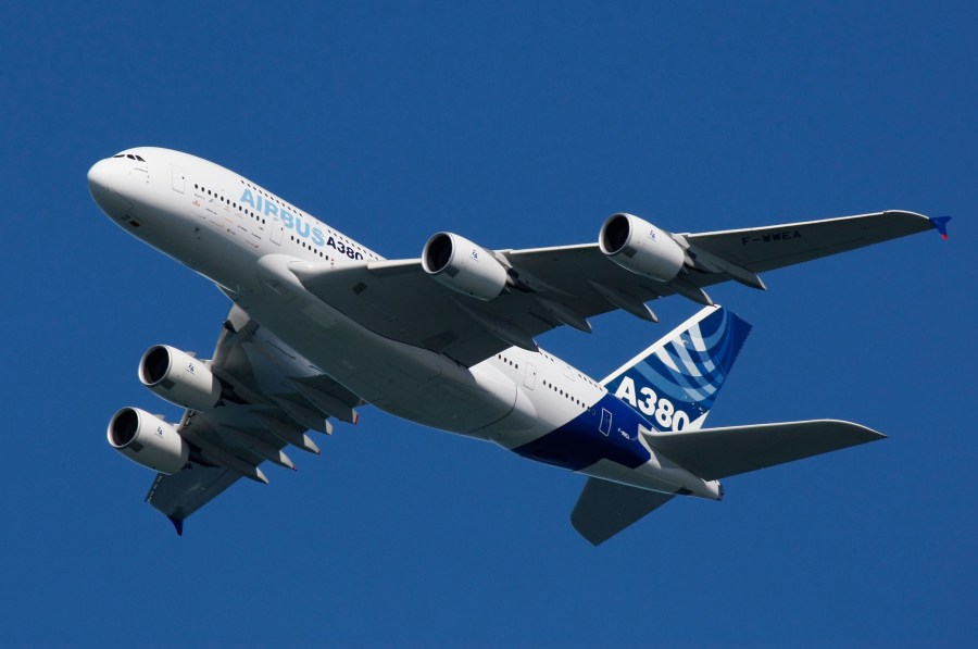 The Airbus A380 flies over San Francisco as part of the city's Fleet Week October 5, 2007 in San Francisco, California. (Credit: Justin Sullivan/Getty Images)