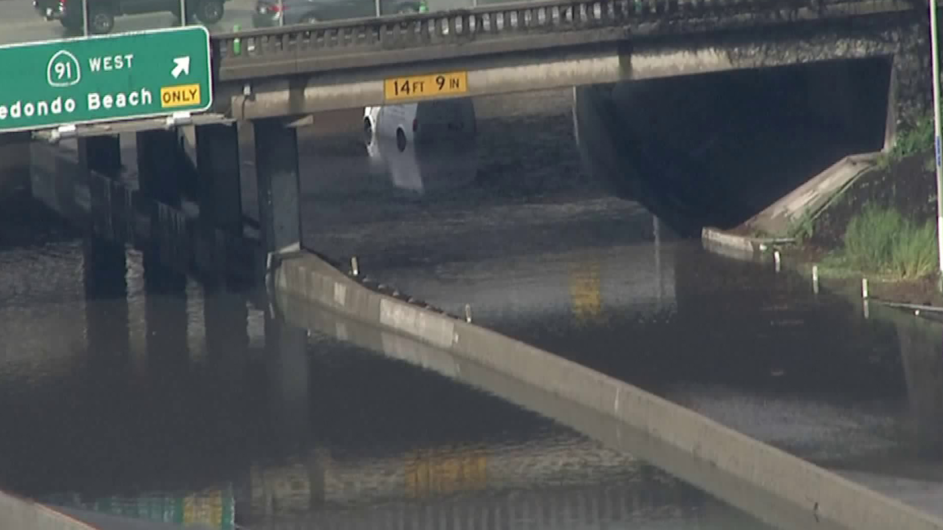 Heavy rain caused widespread flooding on the 710 Freeway at the 91 interchange on March 20, 2019. (Credit: KTLA)