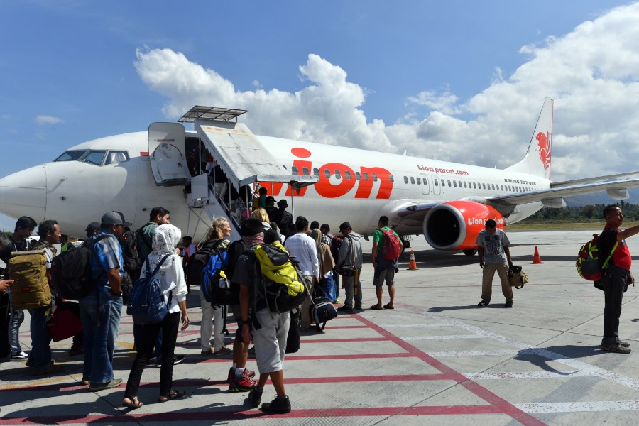 Passengers board a Lion Air Boeing 737-800 aircraft at the Mutiara Sis Al Jufri airport in Palu on Oct. 10, 2018, days after the airport reopened following the Sept. 28 earthquake and tsunami. (Credit: Adek Berry / AFP / Getty Images)