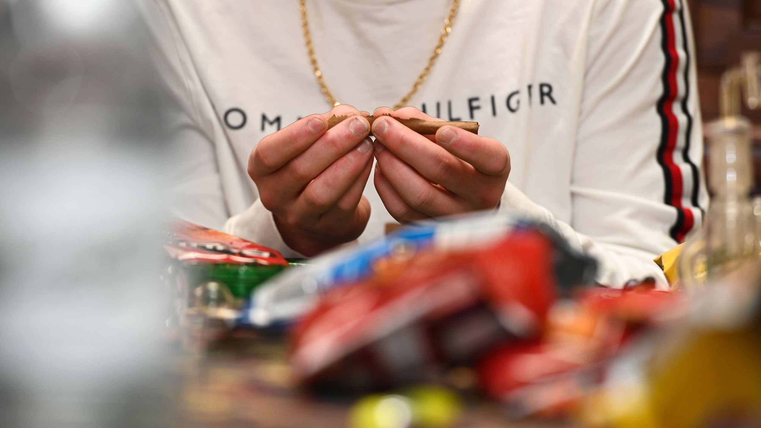 A man on a cannabis tour of Los Angeles rolls a joint as the group makes a stop to smoke marijuana on Jan. 24, 2019. (Credit: Robyn Beck / AFP / Getty Images)