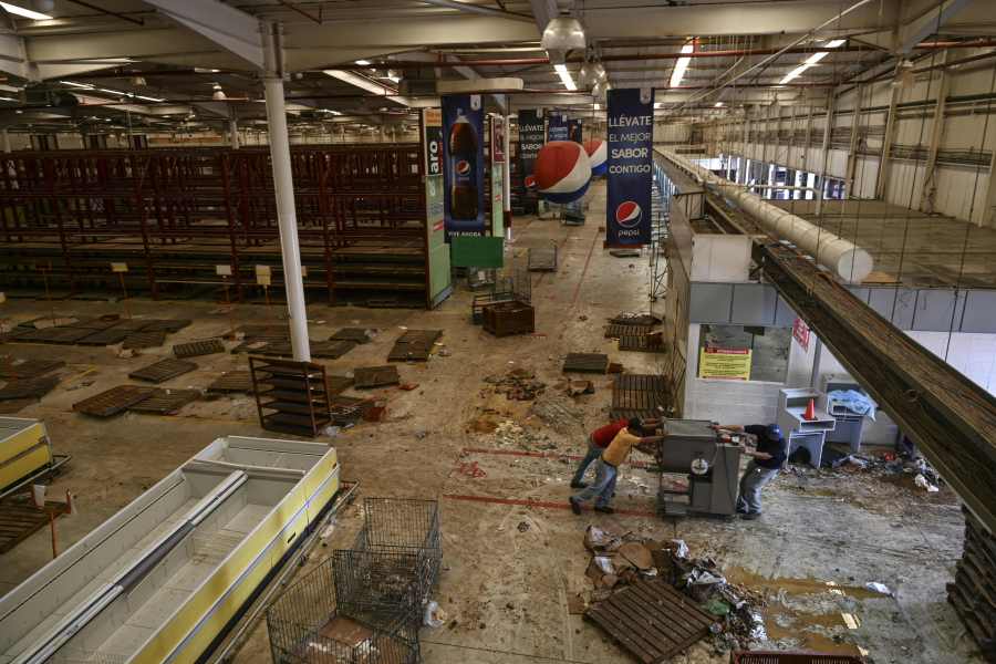 A wholesale supermarket that was looted during a massive blackout in Maracaibo, Venezuela, on March 13, 2019.(Credit: Juan Barreto/AFP/Getty Images)