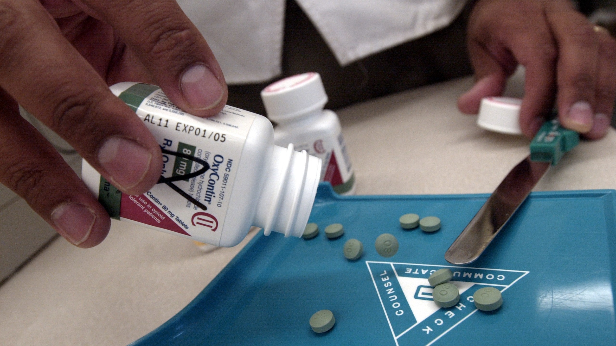 The prescription medicine OxyContin is displayed on Aug. 21, 2001 at a Walgreens drugstore in Brookline, MA. (Credit: Darren McCollester/Getty Images)