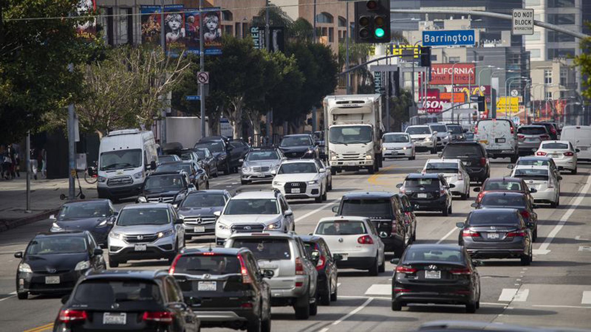 A study released Thursday found that charging drivers $4 to enter a 4.3-square-mile area of the Westside, including part of the Wilshire corridor, could reduce traffic delays by 24% during peak periods. (Credit: Allen J. Schaben / Los Angeles Times)