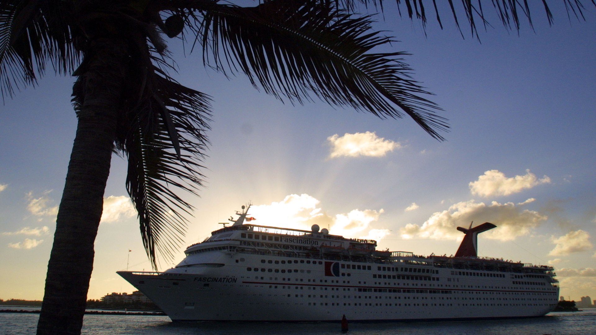 The Carnival Corp. cruise ship Fascination sets sail December 17, 2001 in Miami, Florida. (Credit: Joe Raedle/Getty Images)