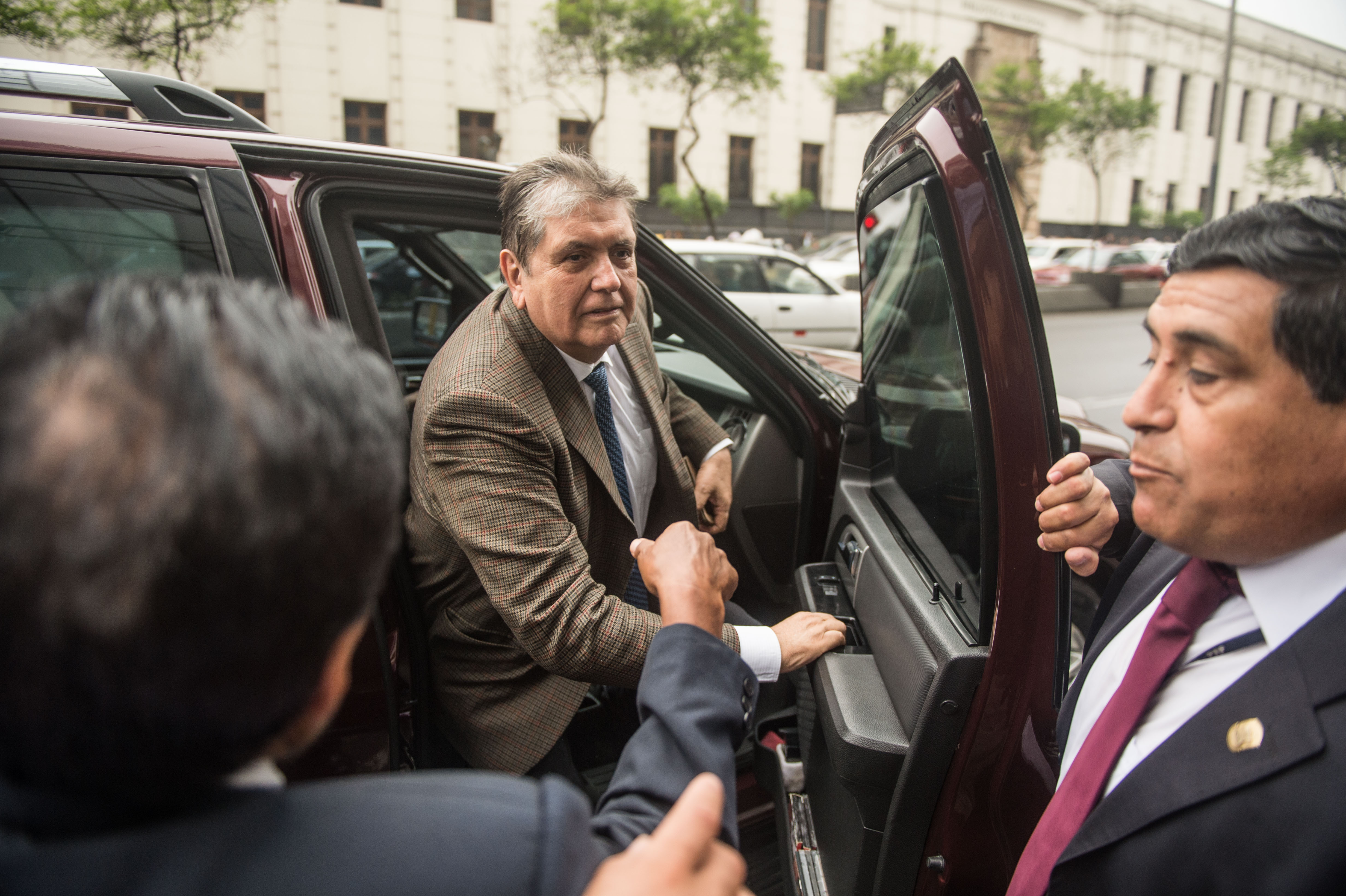 Alan Garcia arrives at the prosecutor office in Lima on Nov. 15, 2018. (Credit: ERNESTO BENAVIDES/AFP/Getty Images)