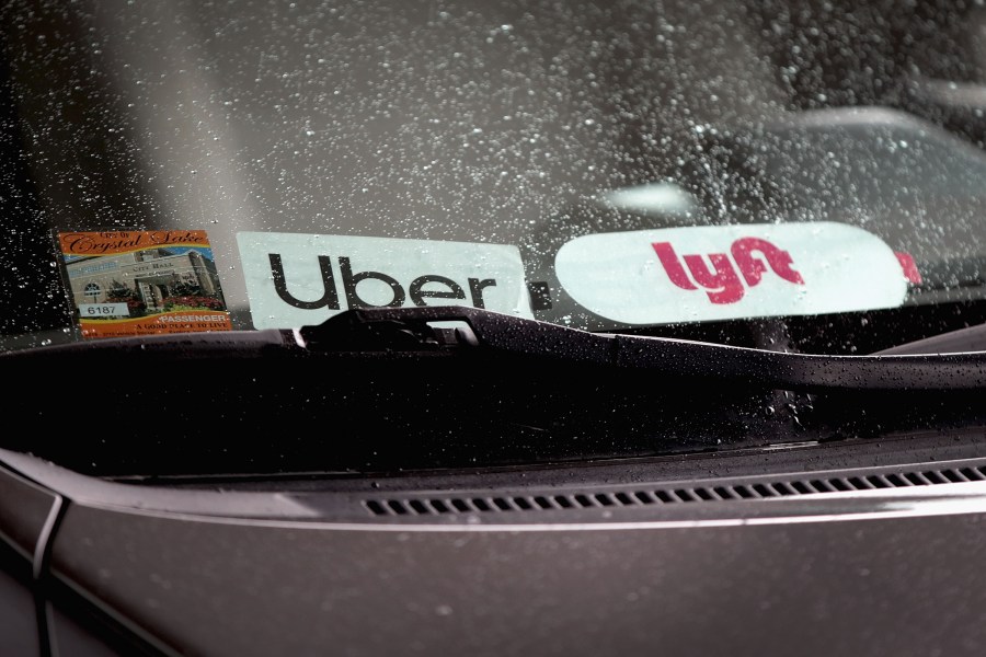 A ride-hailing app driver picks up passengers at O'Hare Airport in Chicago on April 10, 2019. (Credit: Scott Olson / Getty Images)