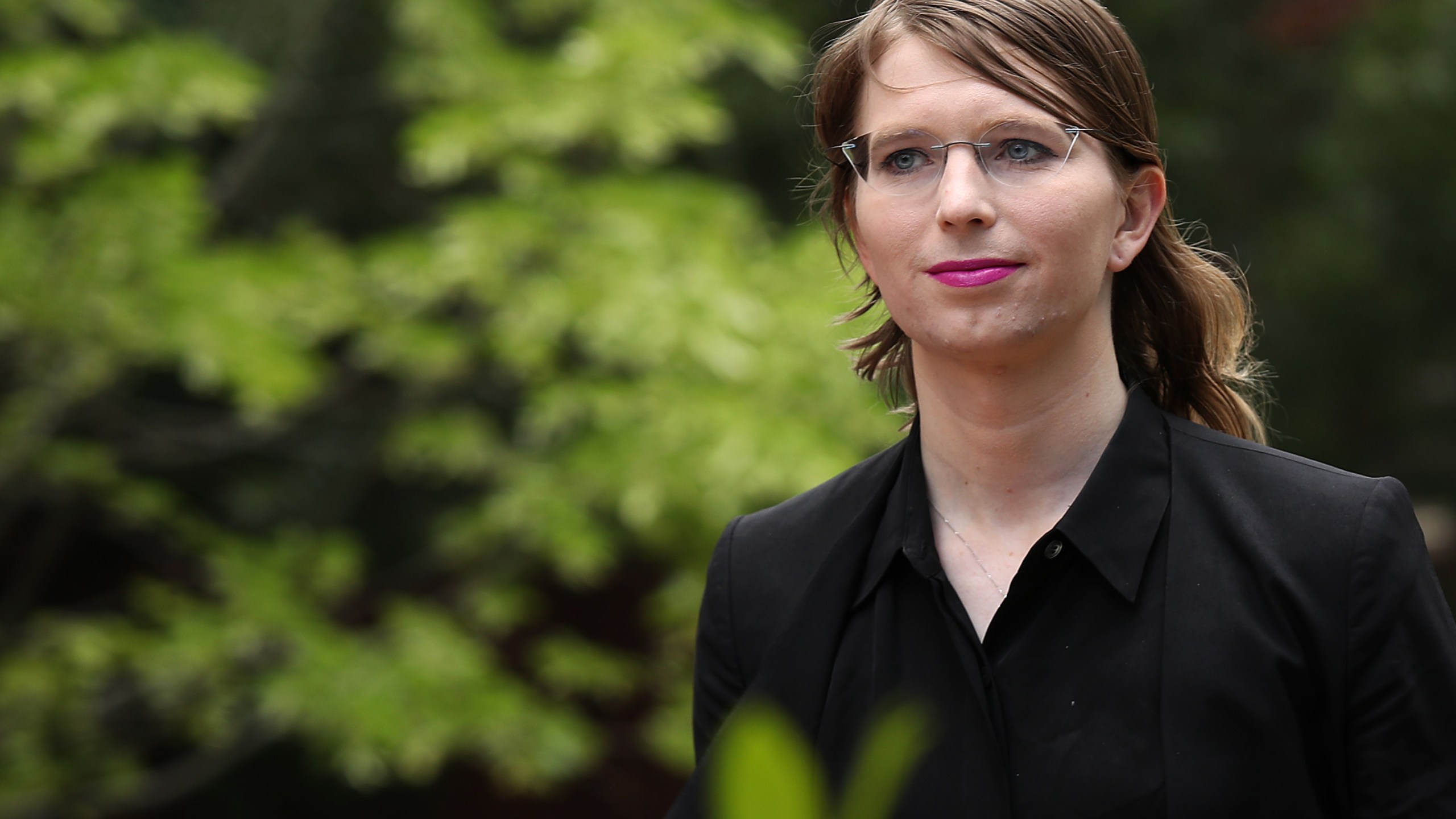 Former U.S. Army intelligence analyst Chelsea Manning arrives at the Albert Bryan U.S federal courthouse May 16, 2019, in Alexandria, Va. (Credit: Win McNamee/Getty Images)