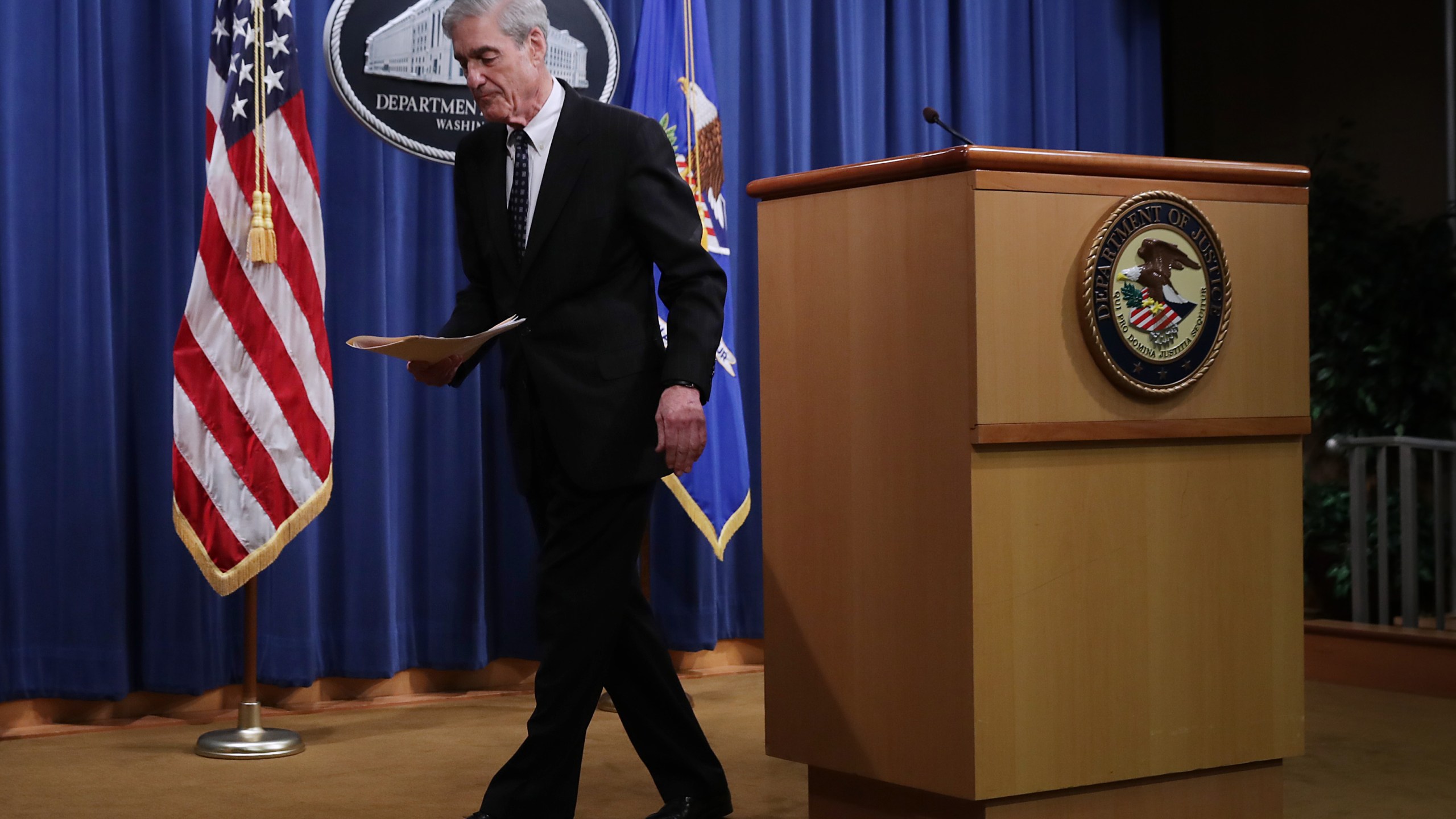 Special Counsel Robert Mueller walks away from the podium after making a statement about the Russia investigation on May 29, 2019 at the Justice Department in Washington, D.C. (Credit: Chip Somodevilla/Getty Images)