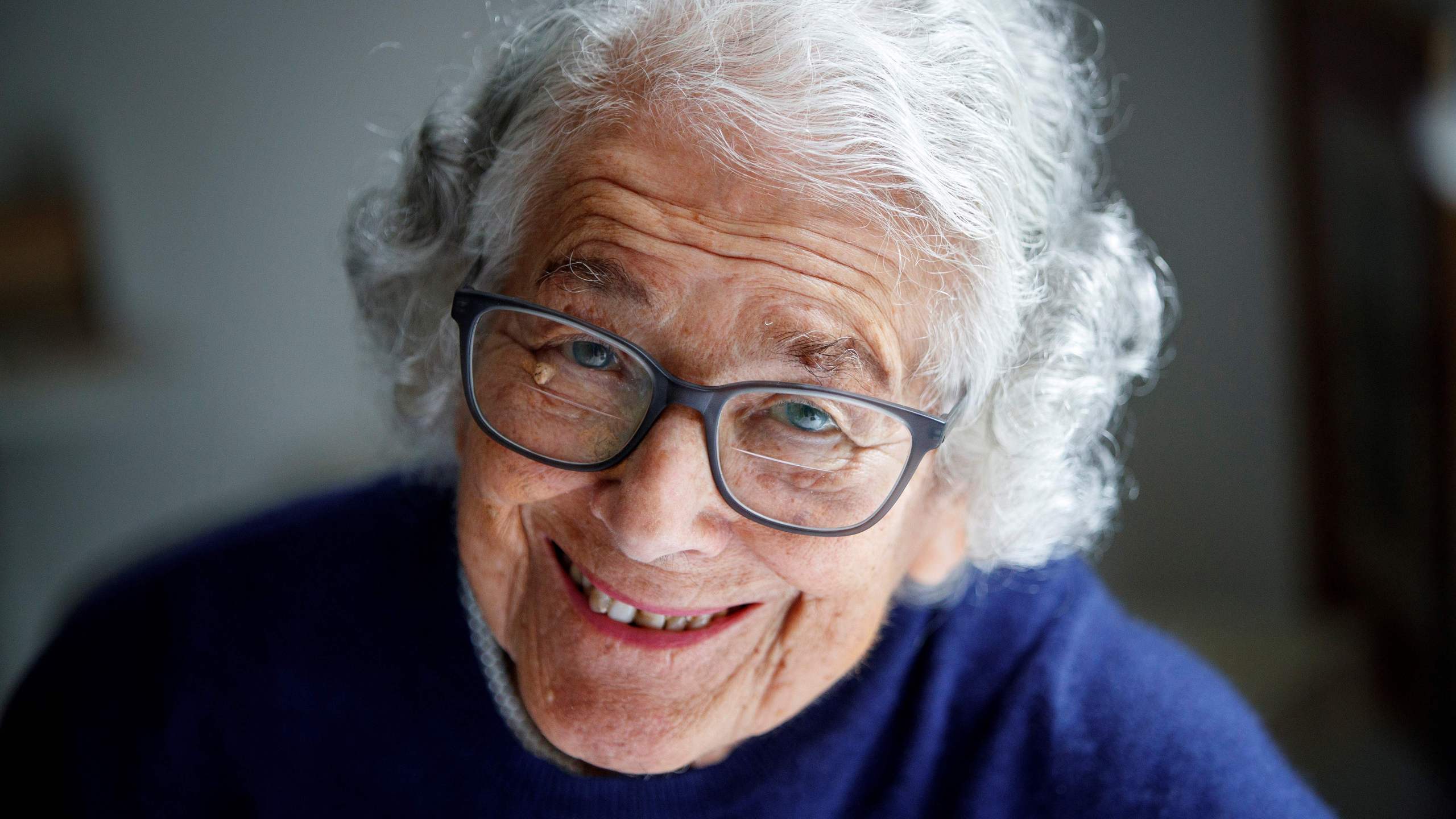 German-born British author and illustrator Judith Kerr, poses for a photograph at her home in west London on June 12, 2018. (Credit: TOLGA AKMEN/AFP/Getty Images)