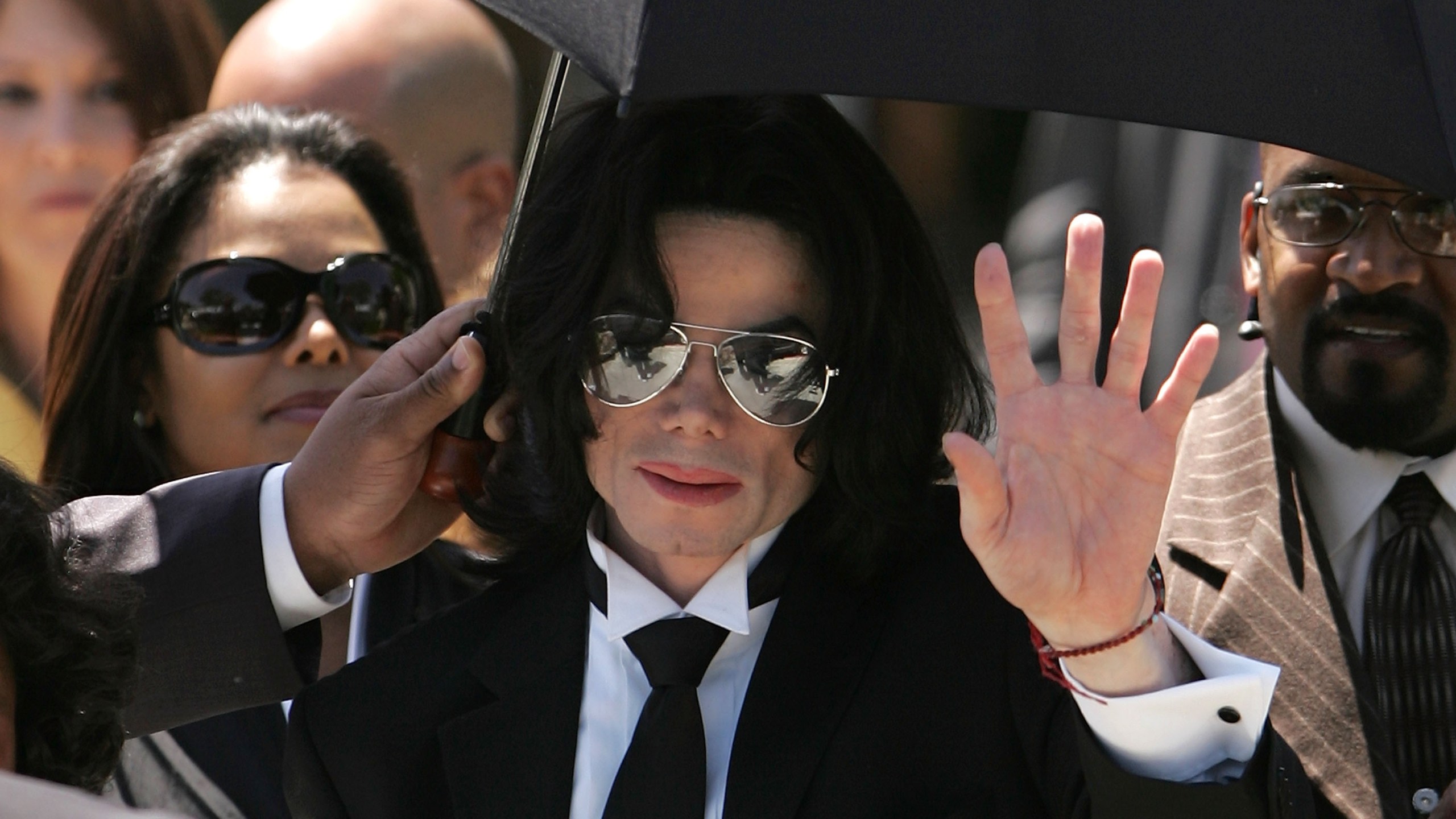 Michael Jackson waves to fans after he is found not guilty on all counts in his child molestation trial at the Santa Barbara County Courthouse June 13, 2005 in Santa Maria, California. (Credit: Win McNamee/Getty Images)