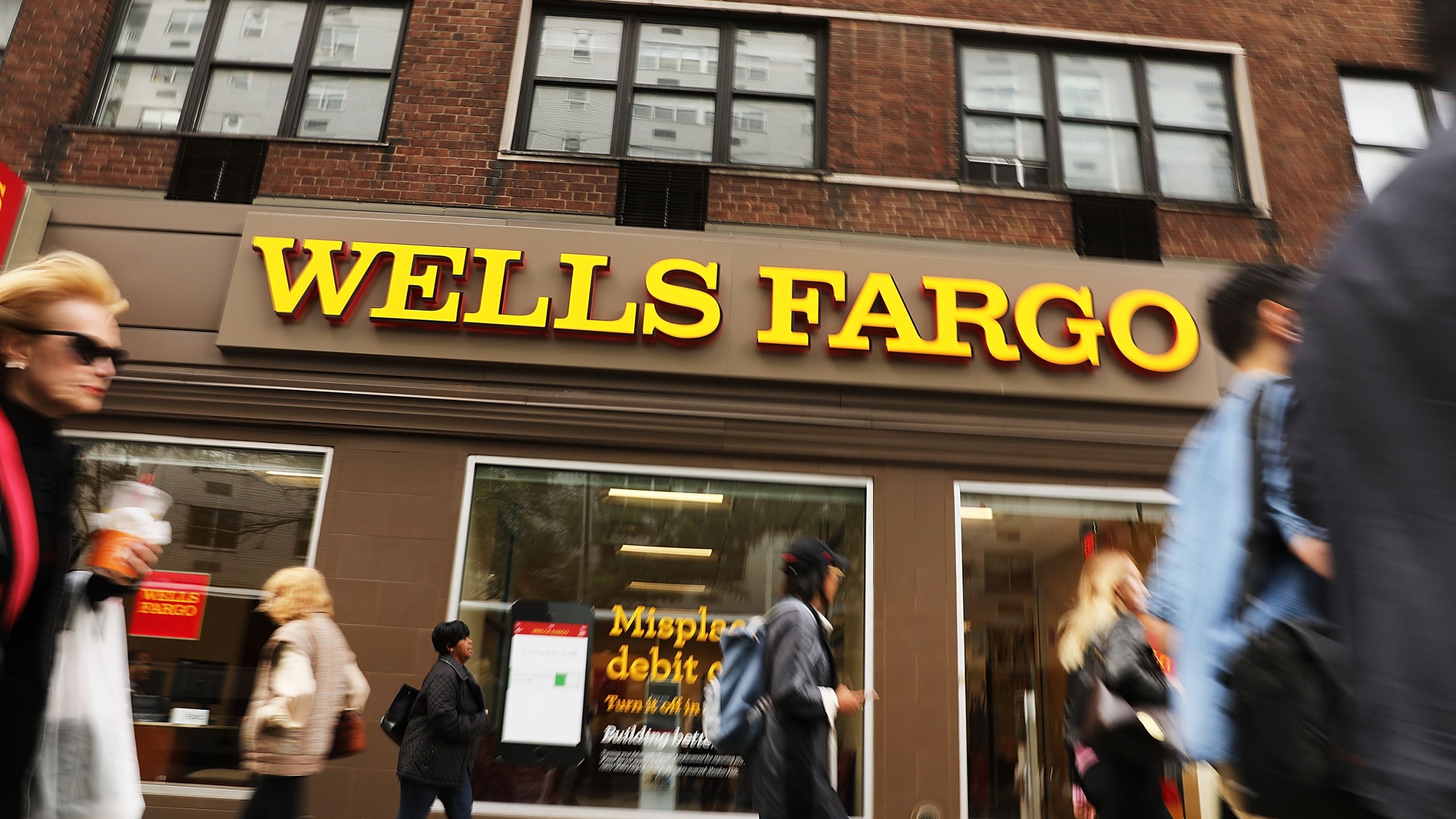 People walk by a Wells Fargo bank branch in New York City on Oct. 13, 2017. (Credit: Spencer Platt / Getty Images)