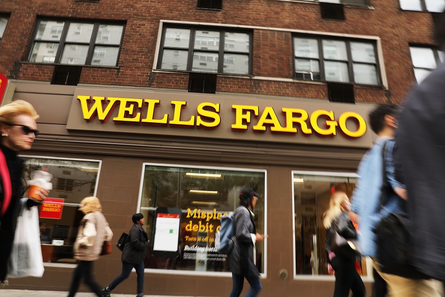 People walk by a Wells Fargo bank branch in New York City on Oct. 13, 2017. (Credit: Spencer Platt / Getty Images)