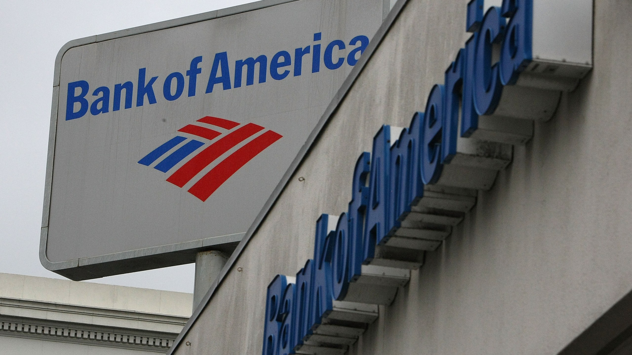 The Bank of America logo is displayed on the side of a Bank of America branch office January 20, 2010 in San Francisco, California. (Credit: Justin Sullivan/Getty Images)