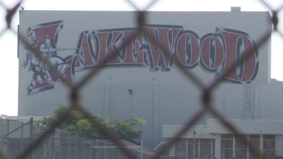 Lakewood High School on Briercrest Avenue in Lakewood is seen on Sept. 2, 2018. (Credit: KTLA)