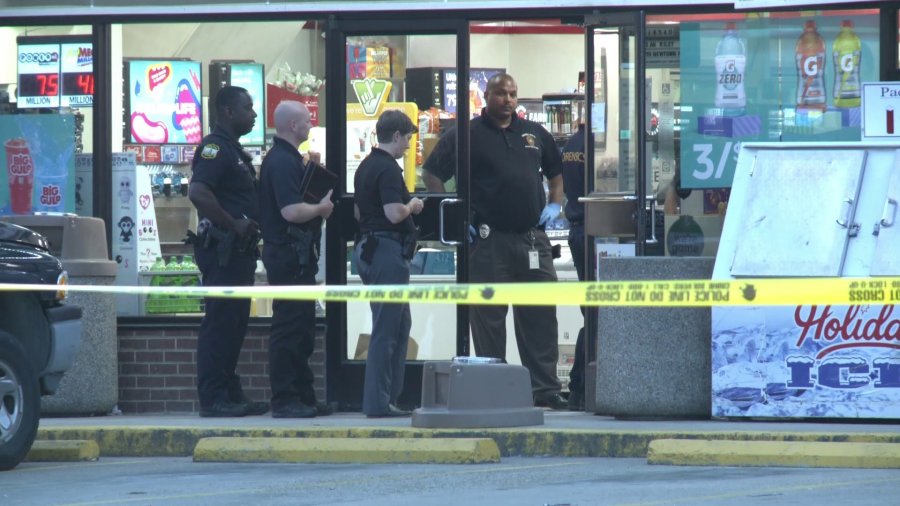 Two attempted robbers were shot, one fatally, at a 7-Eleven in Virginia Beach, Virginia on July 25, 2019. (Credit: WTKR)